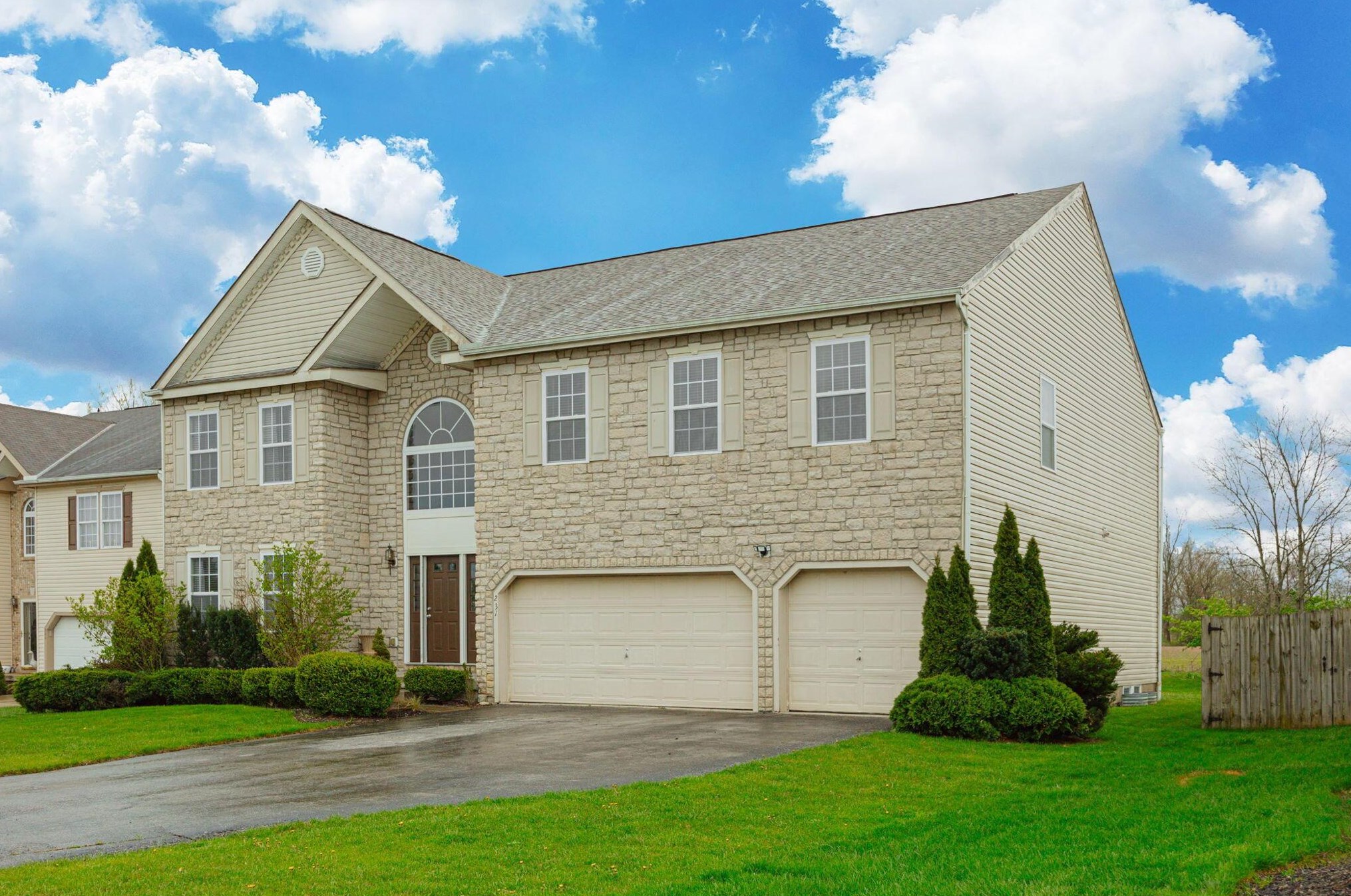 231 Cavanaugh Dr, Commercial Point, OH 43116-9752