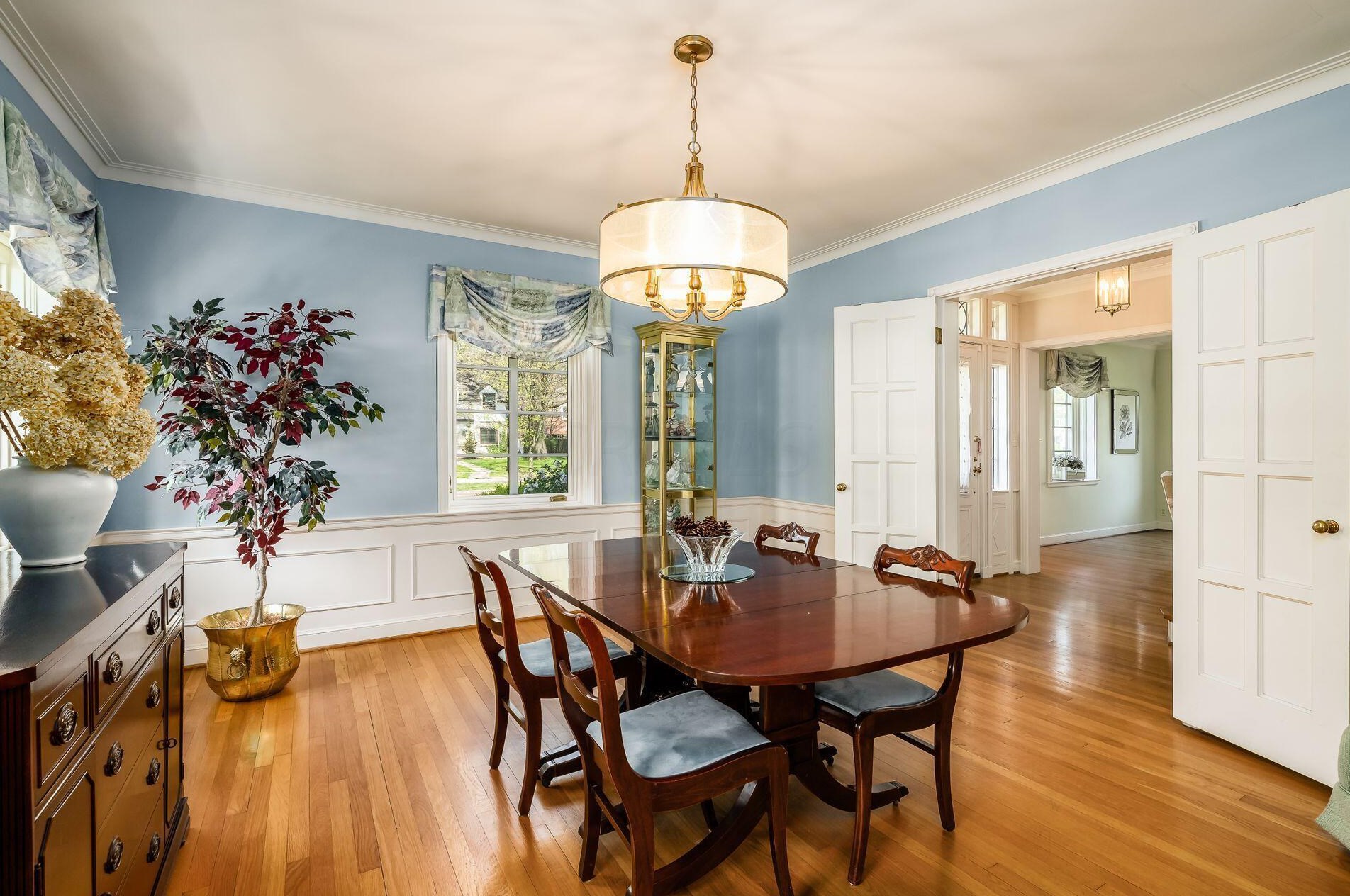 2699 Bexley Park Rd, Columbus OH 43209-2236 exterior