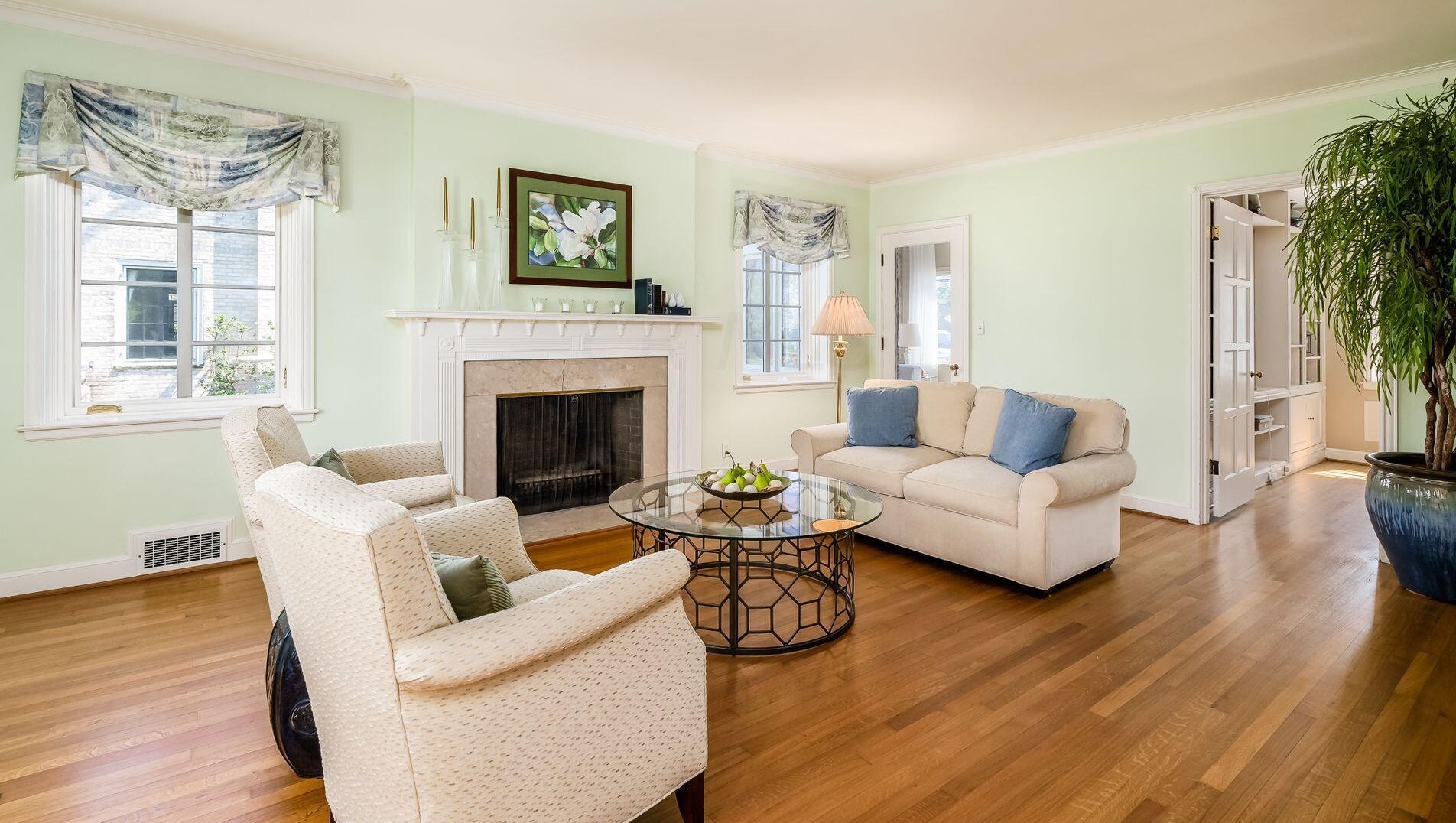 2699 Bexley Park Rd, Columbus OH 43209-2236 exterior