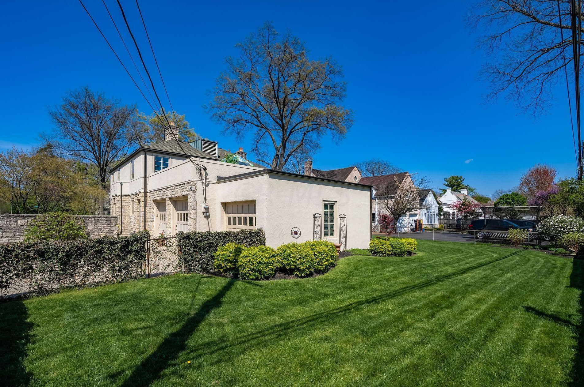 2699 Bexley Park Rd, Columbus OH 43209-2236 exterior