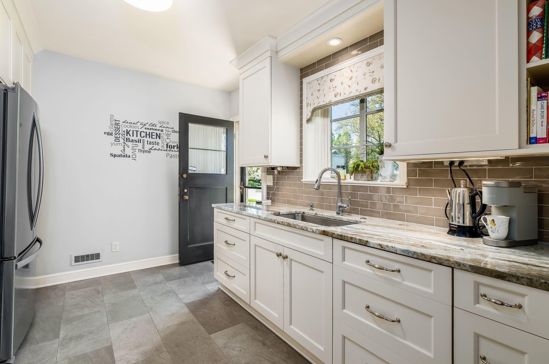 2699 Bexley Park Rd, Columbus OH 43209-2236 exterior