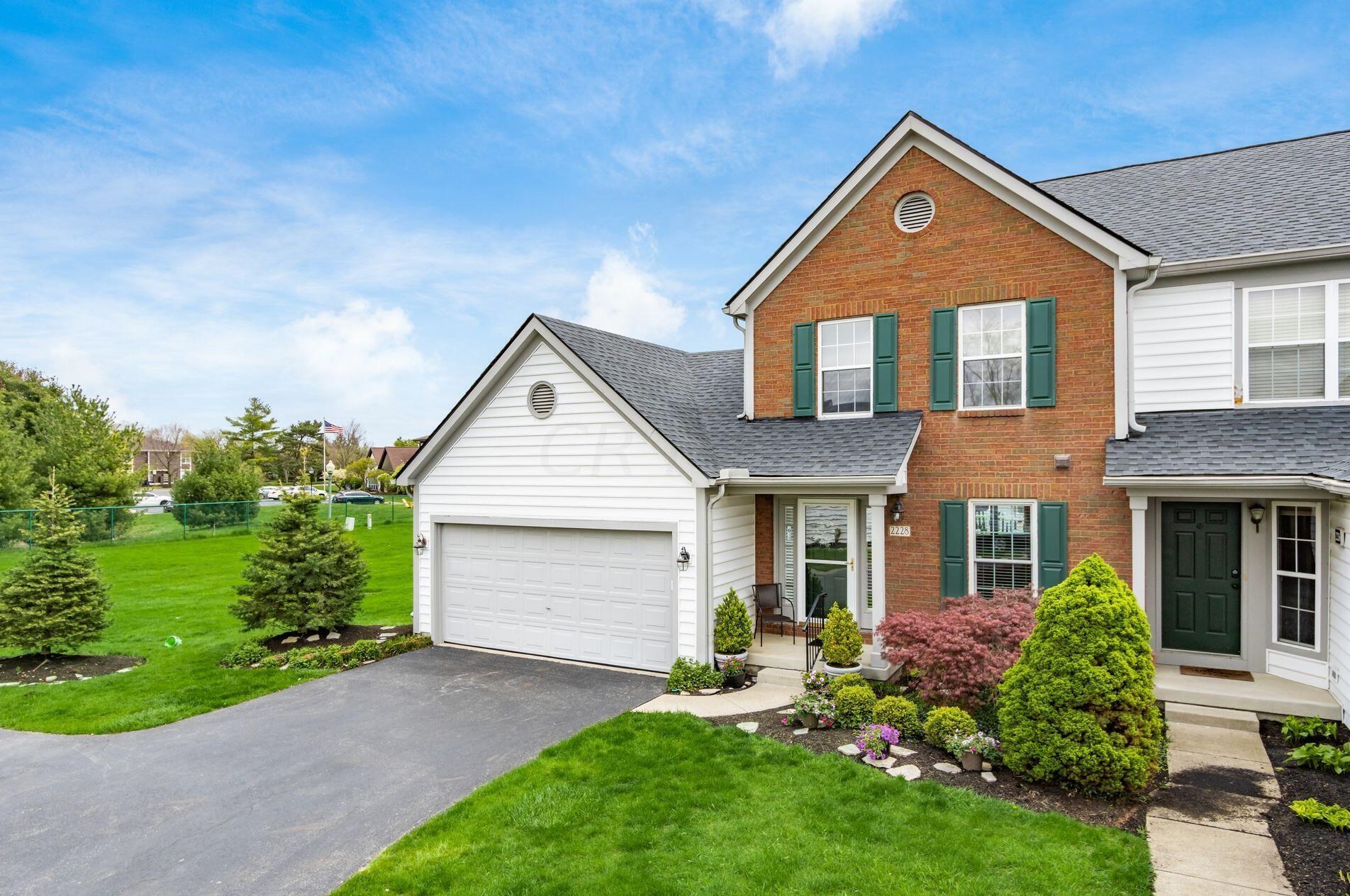 2228 Victoria Park Dr, Columbus, OH 43235-7133
