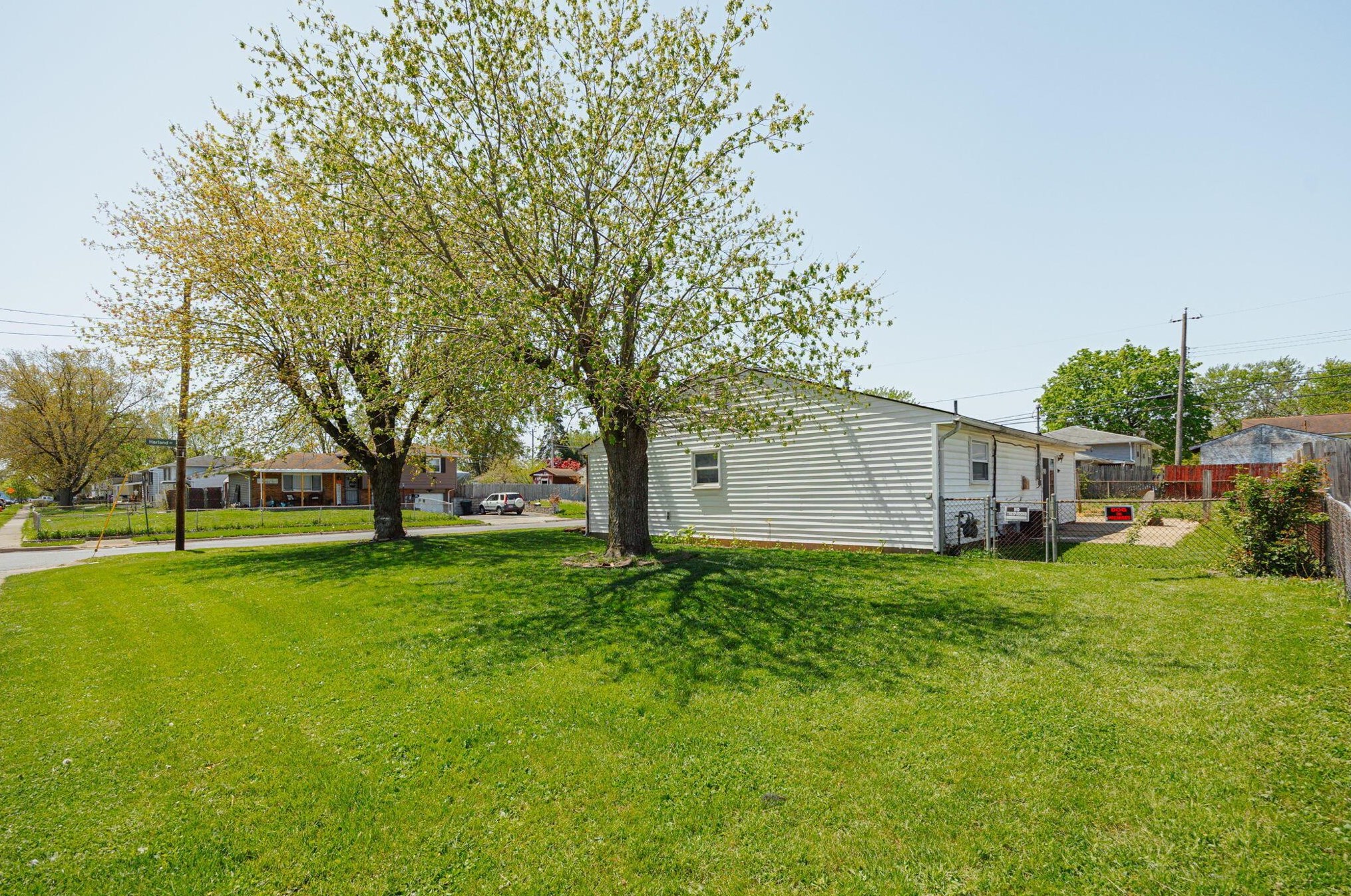 630 Harland Dr, Columbus OH 43207-4144 exterior