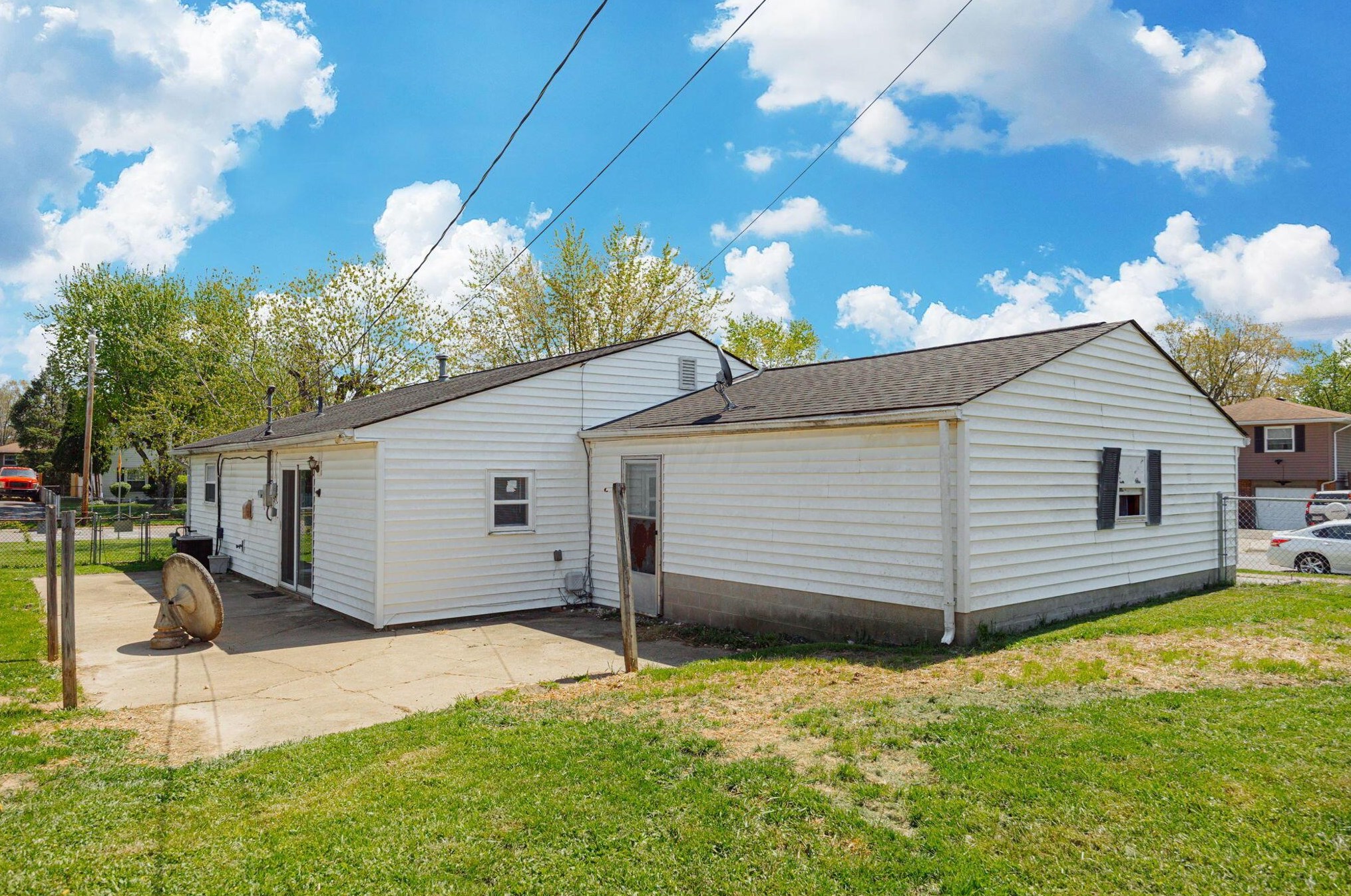 630 Harland Dr, Columbus OH 43207-4144 exterior