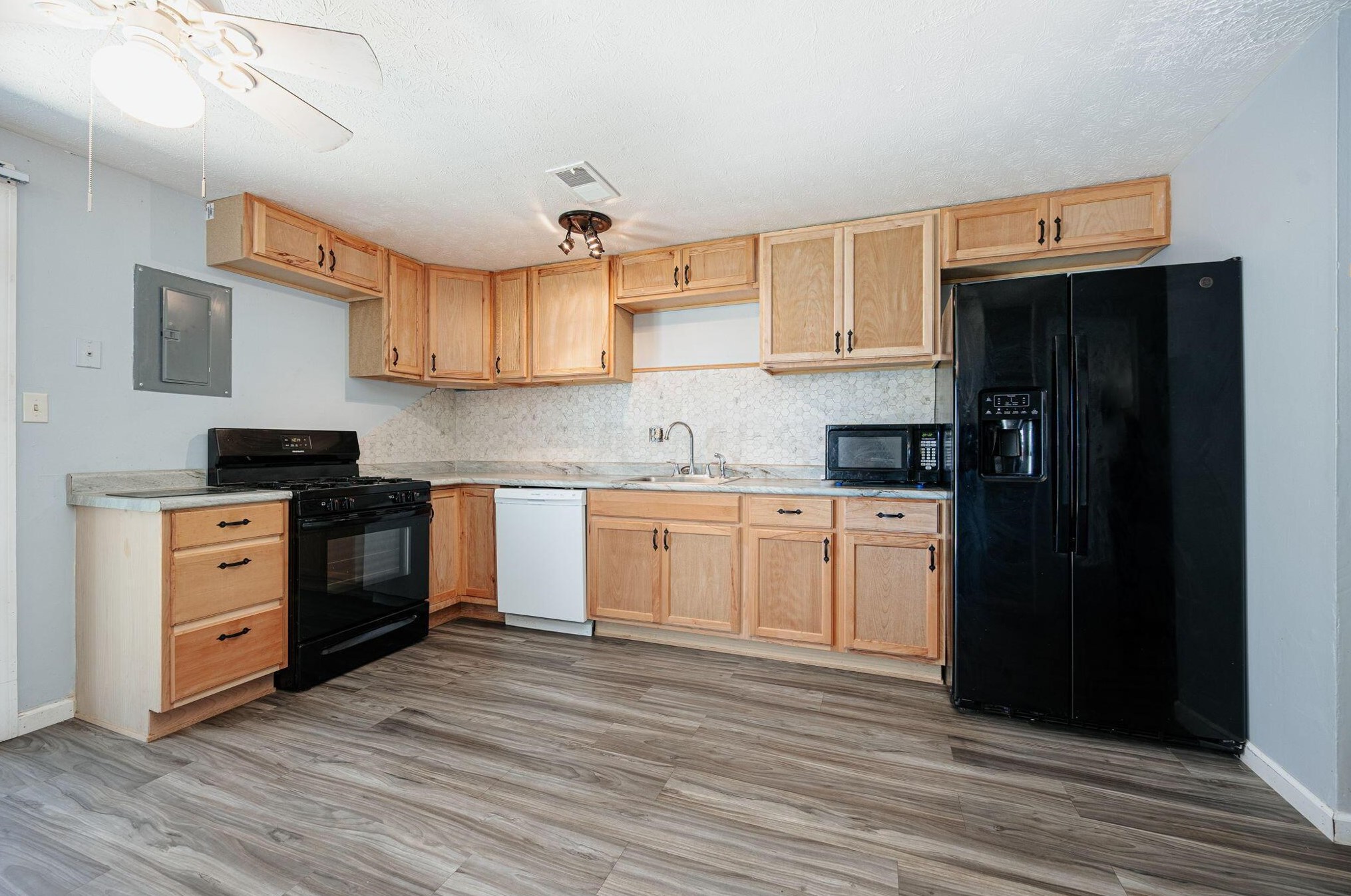 630 Harland Dr, Columbus OH 43207-4144 exterior