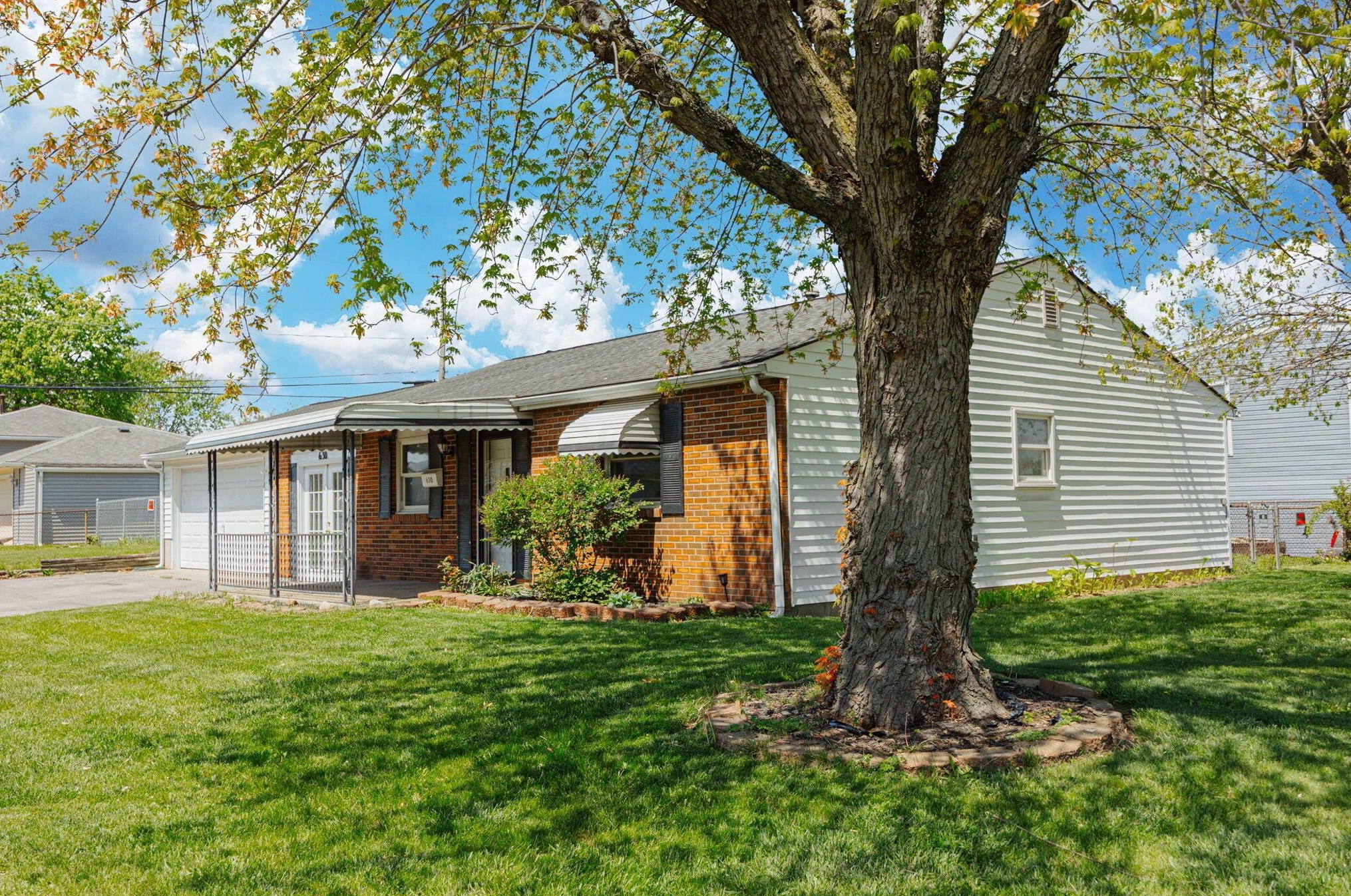 630 Harland Dr, Columbus, OH 43207-4145