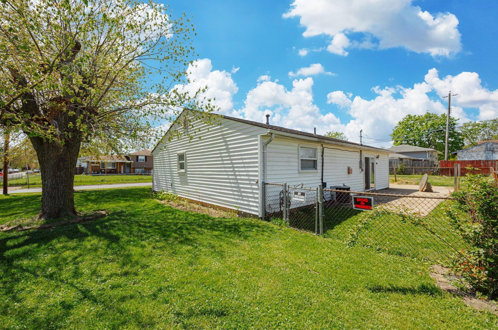 630 Harland Dr, Columbus OH 43207-4144 exterior