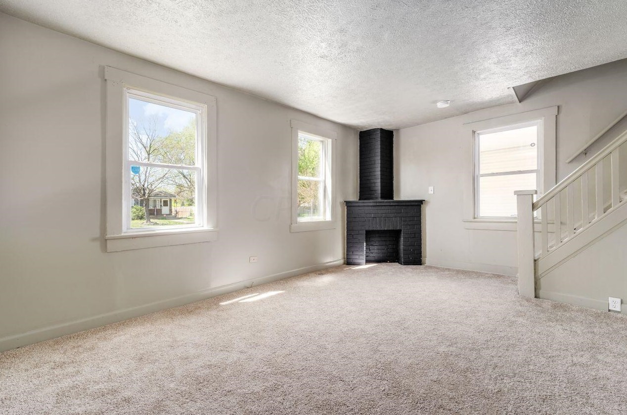 574 Hampton Rd, Columbus OH 43213-2727 exterior