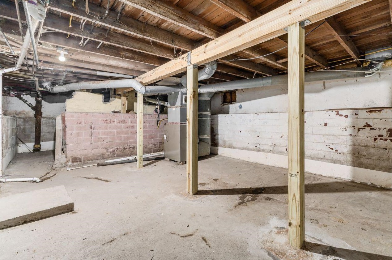 574 Hampton Rd, Columbus OH 43213-2727 exterior