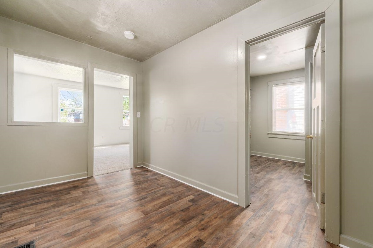 574 Hampton Rd, Columbus OH 43213-2727 exterior