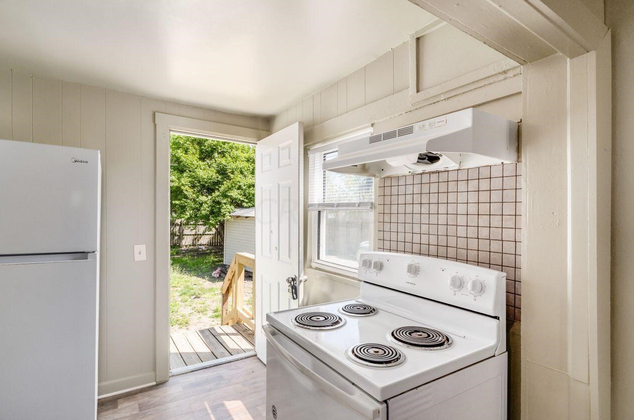 574 Hampton Rd, Columbus OH 43213-2727 exterior