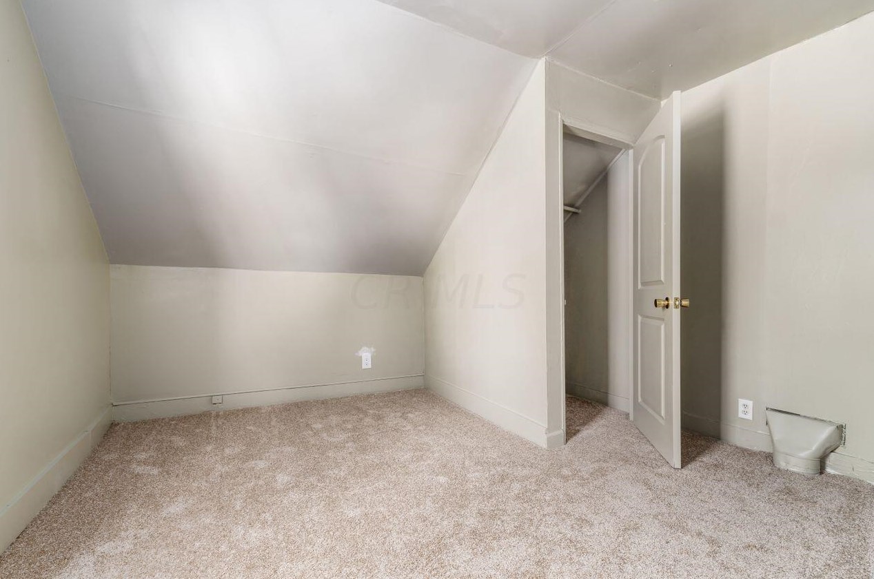 574 Hampton Rd, Columbus OH 43213-2727 exterior