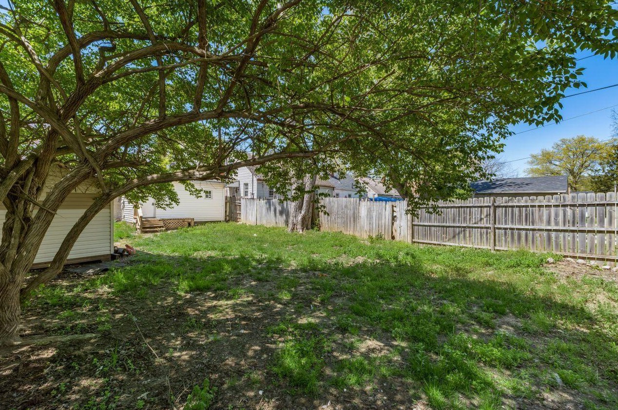 574 Hampton Rd, Columbus OH 43213-2727 exterior