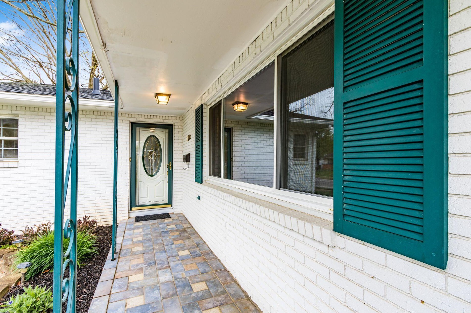 120 Cherokee Dr, Westerville, OH 43081-2607