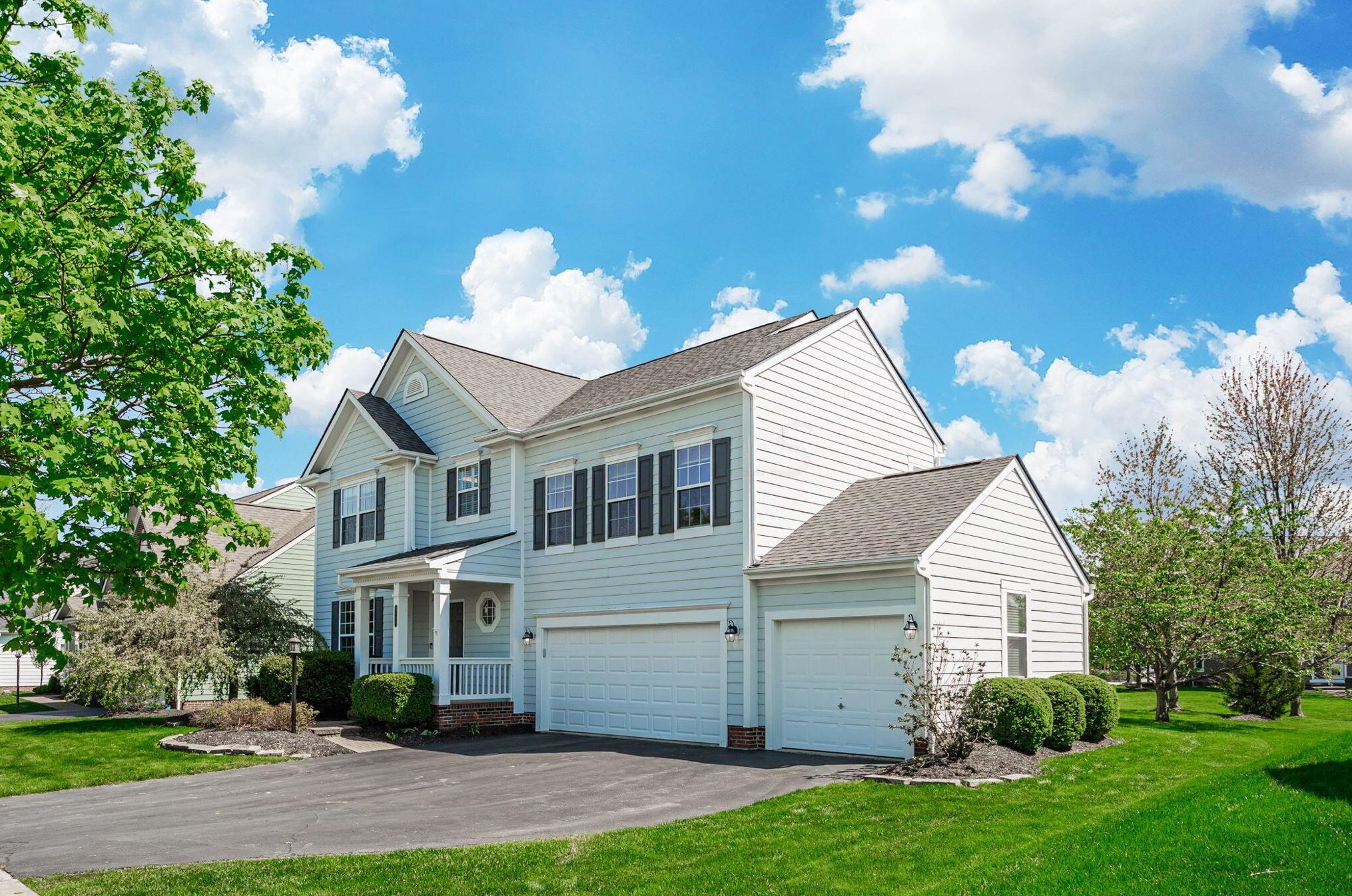 5597 Royal Dublin Dr, Dublin, OH 43016-9438