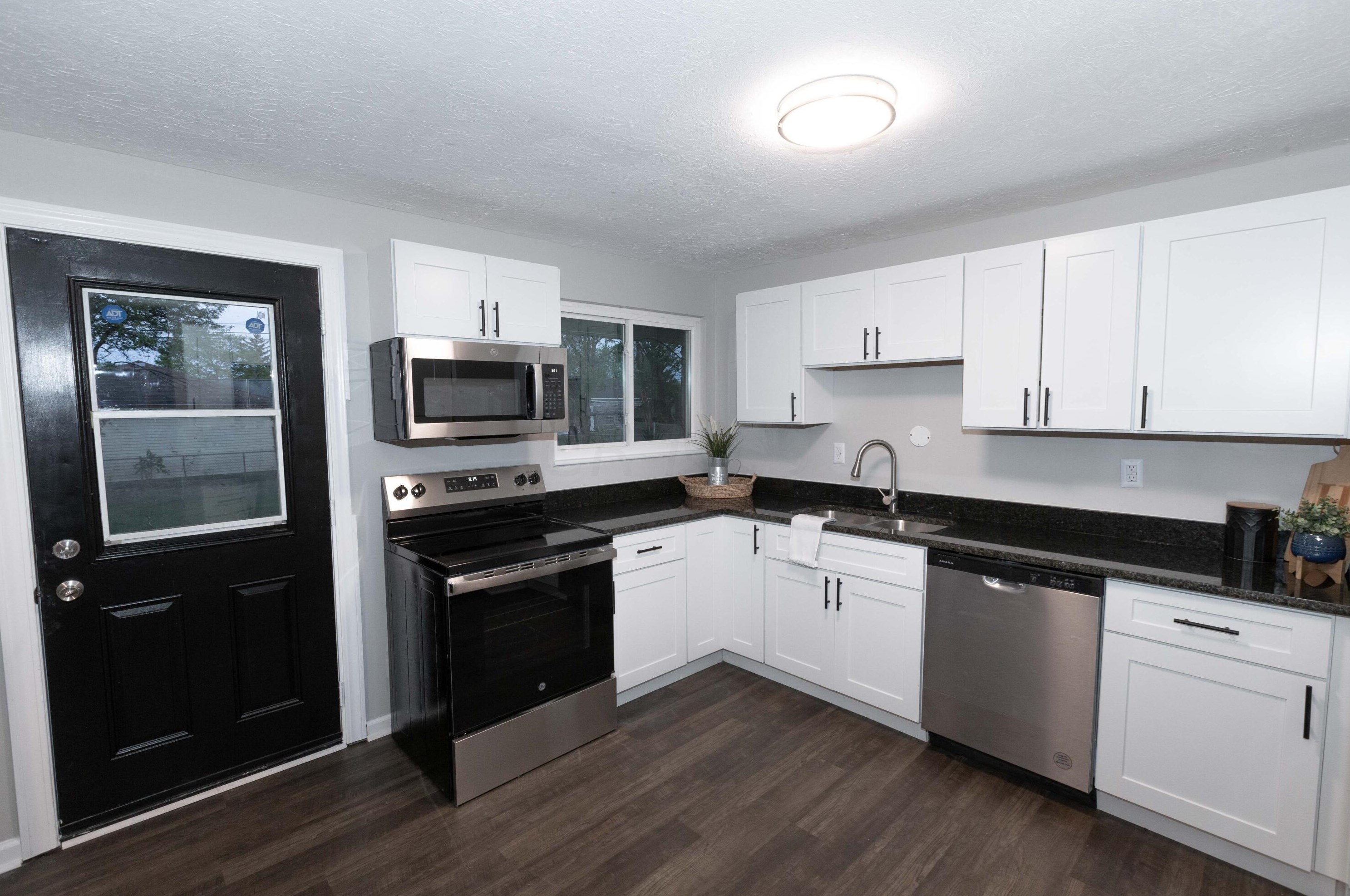 942 Vanderberg Pl, Columbus OH  43204-1761 exterior