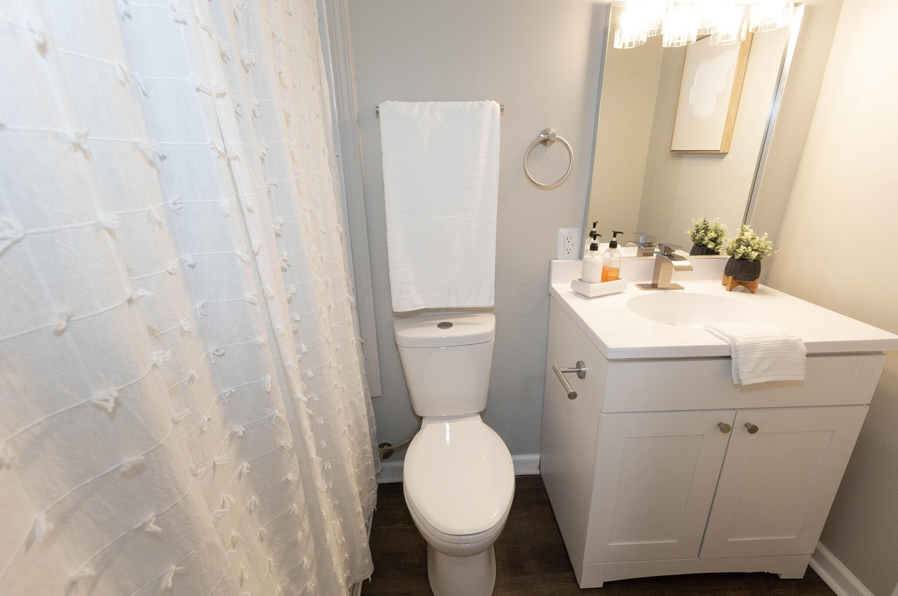 942 Vanderberg Pl, Columbus OH  43204-1761 exterior