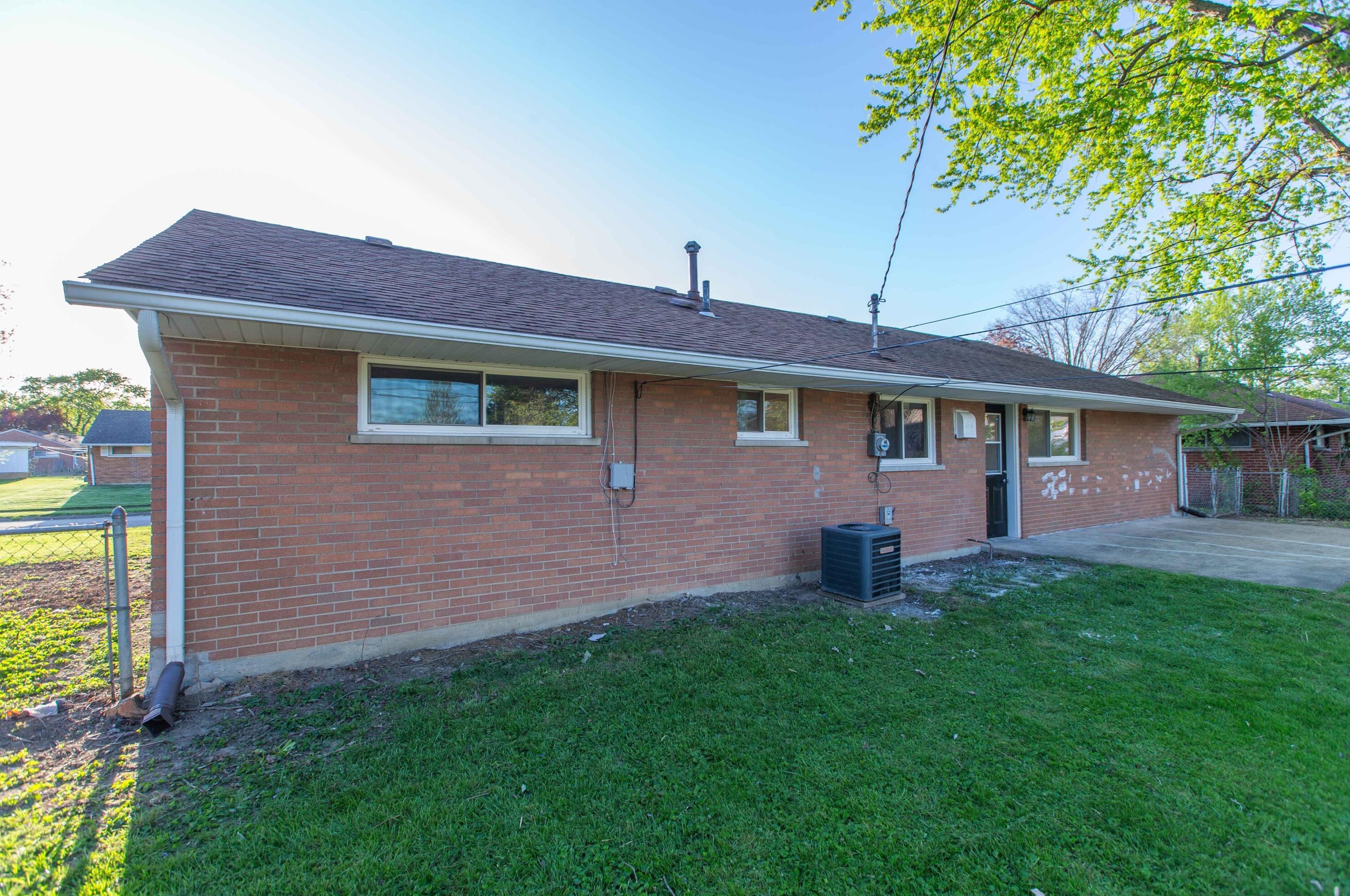 942 Vanderberg Pl, Columbus OH  43204-1761 exterior