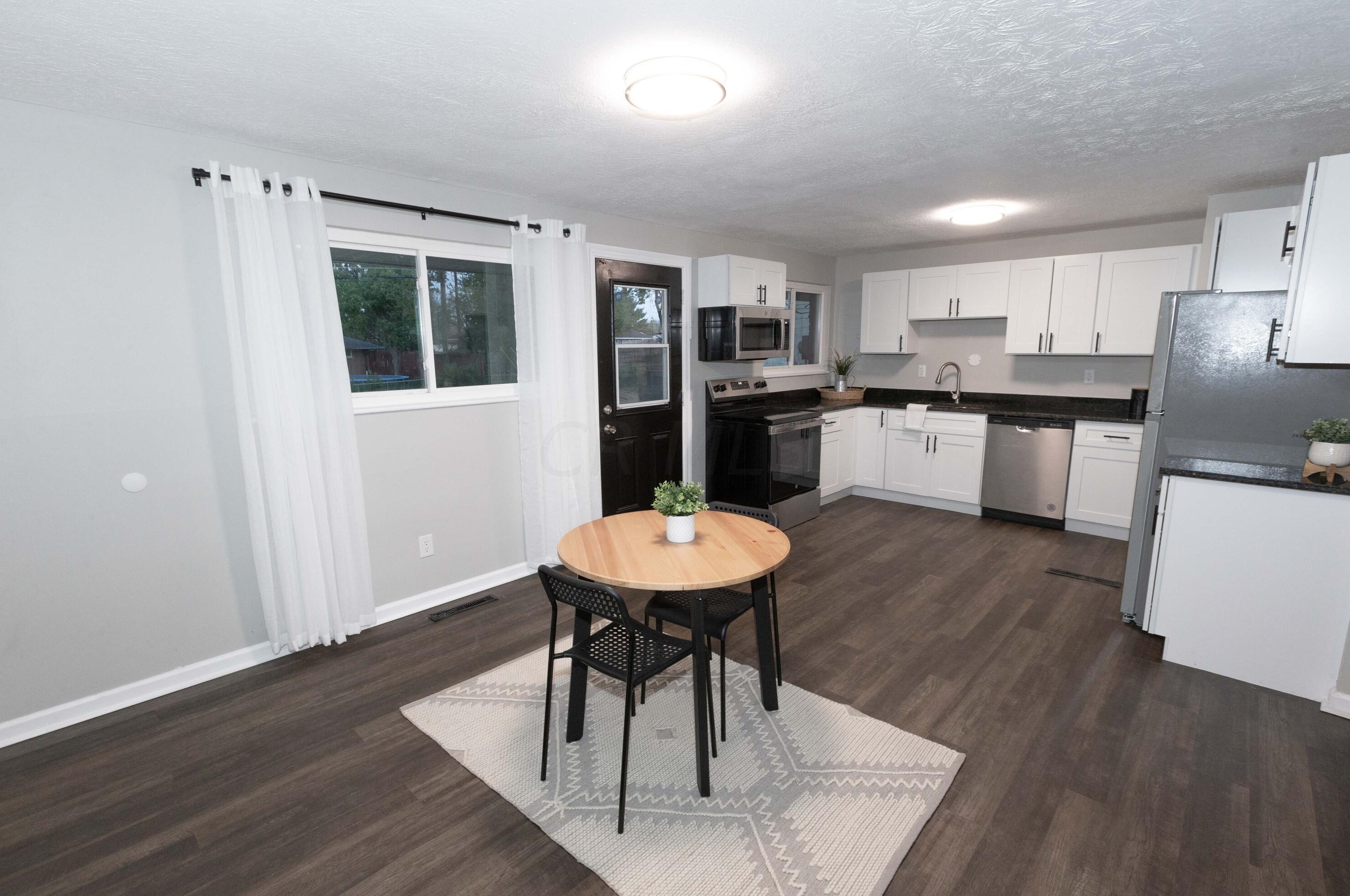 942 Vanderberg Pl, Columbus OH  43204-1761 exterior