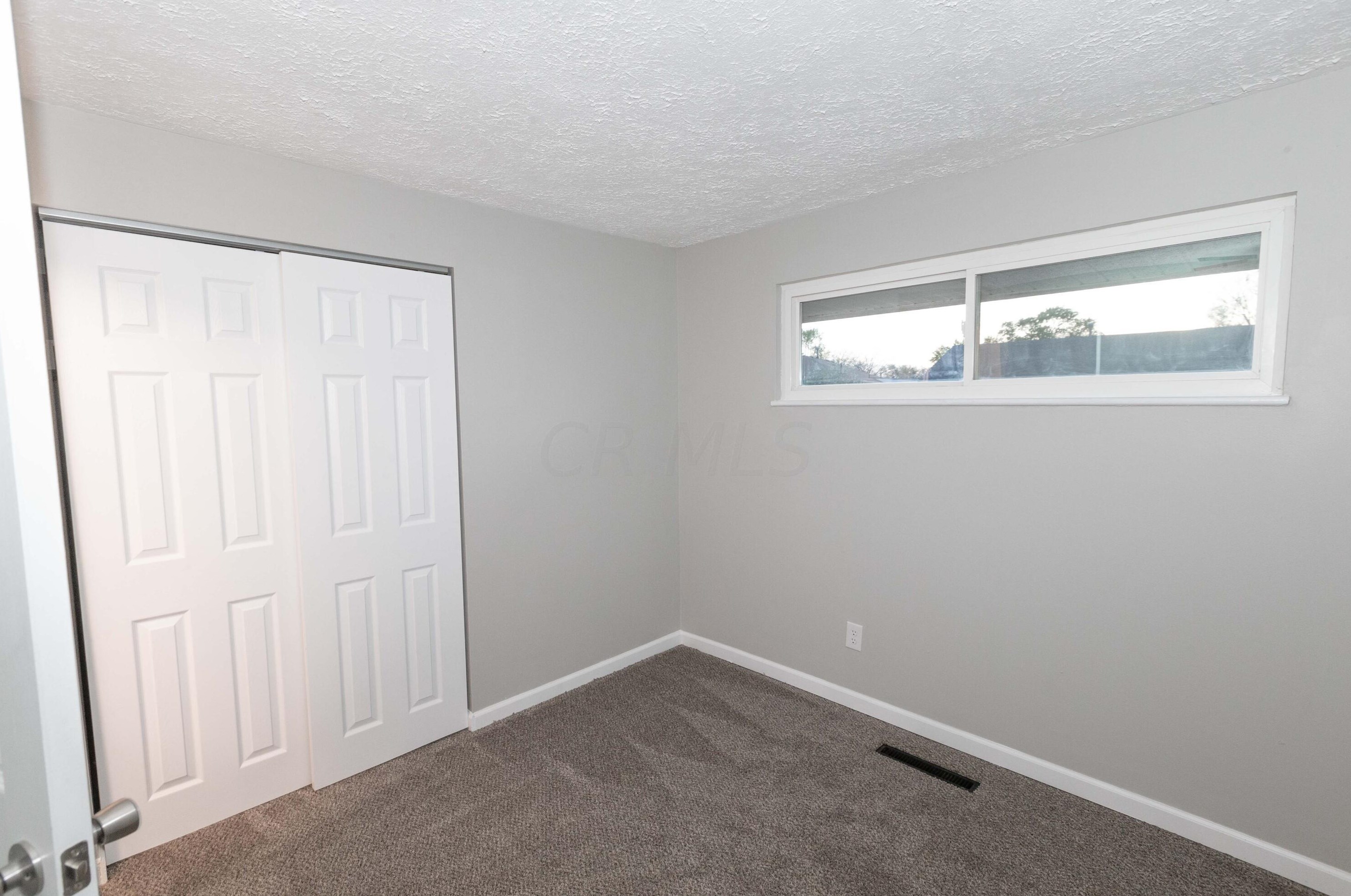 942 Vanderberg Pl, Columbus OH  43204-1761 exterior