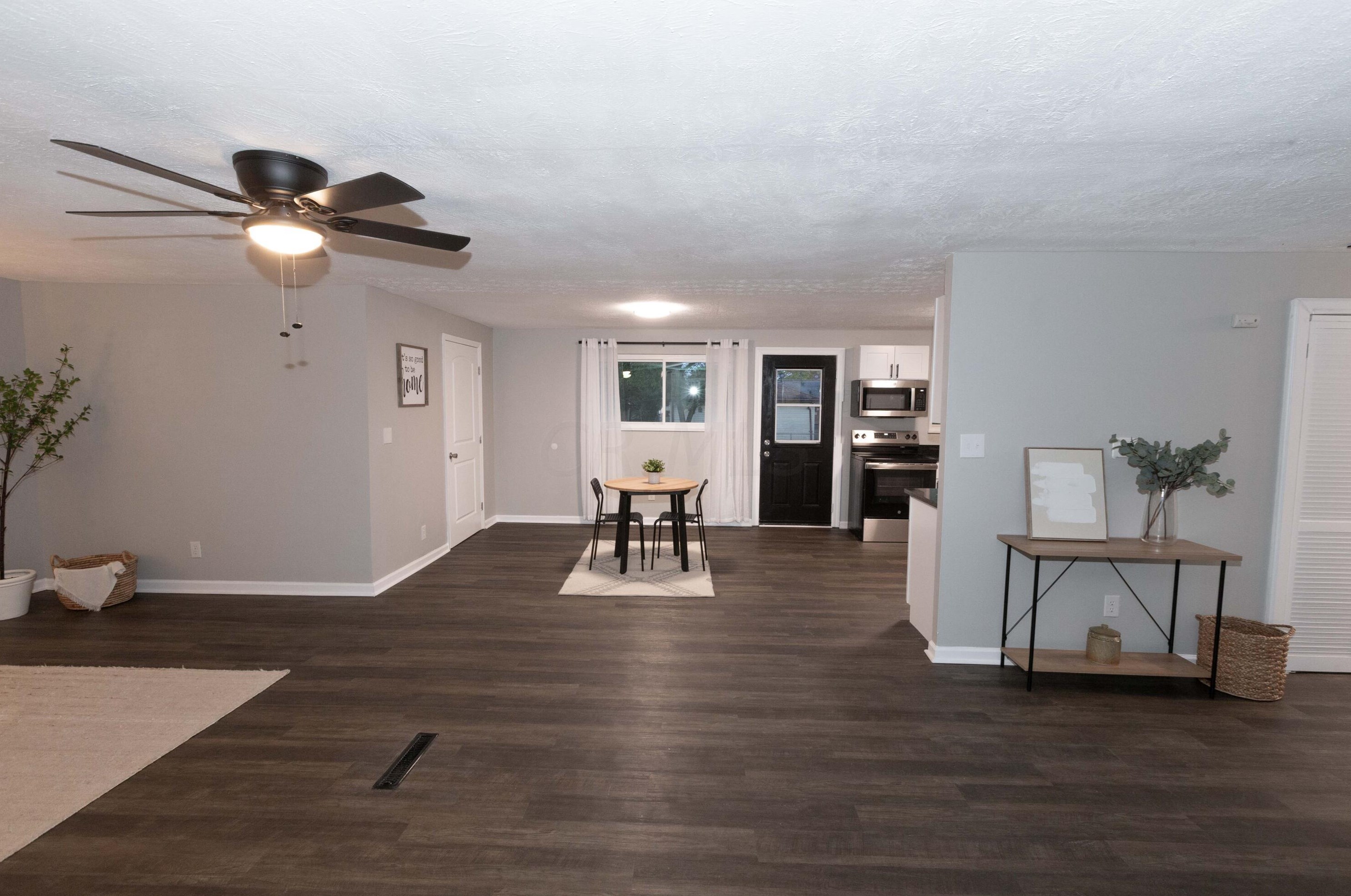 942 Vanderberg Pl, Columbus OH  43204-1761 exterior