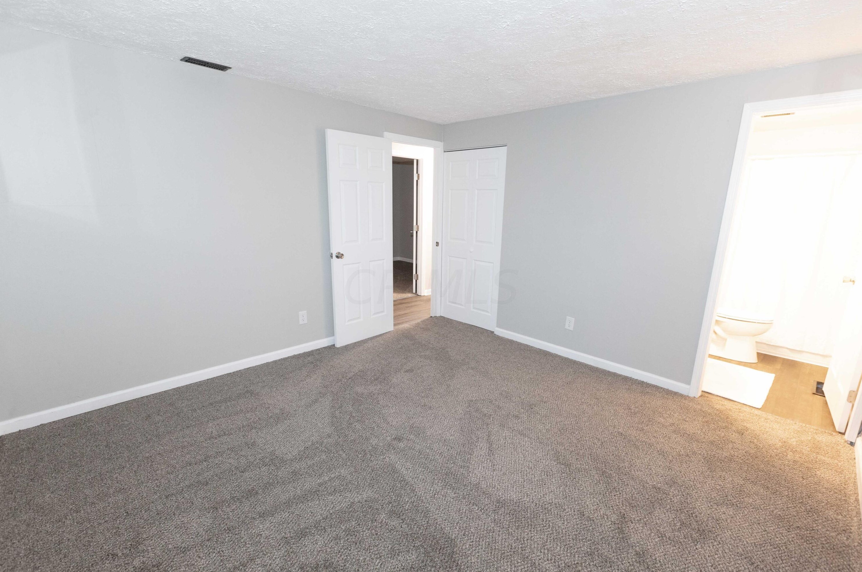 942 Vanderberg Pl, Columbus OH  43204-1761 exterior