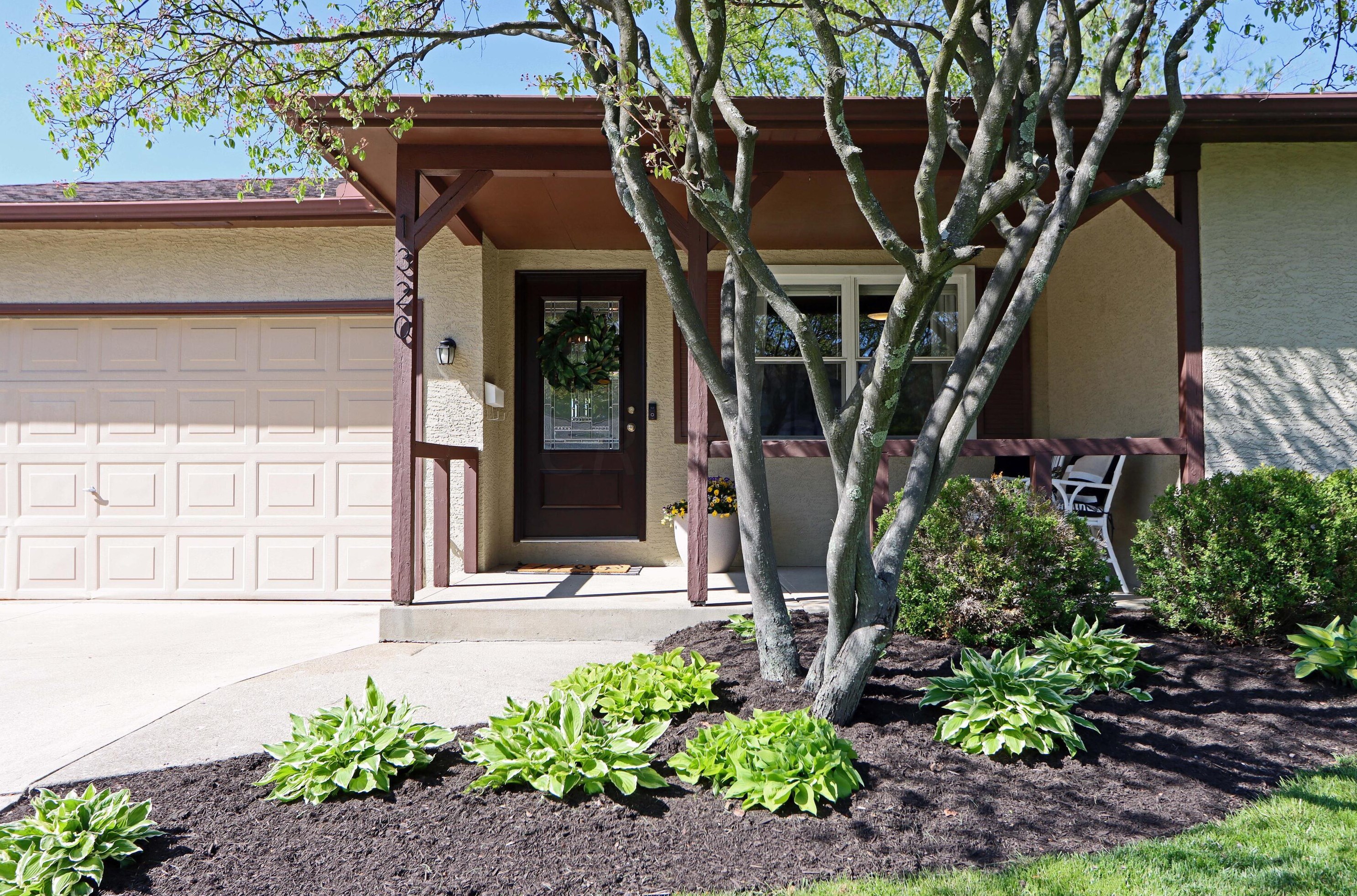 1320 Denbigh Dr, Columbus, OH 43220-2629