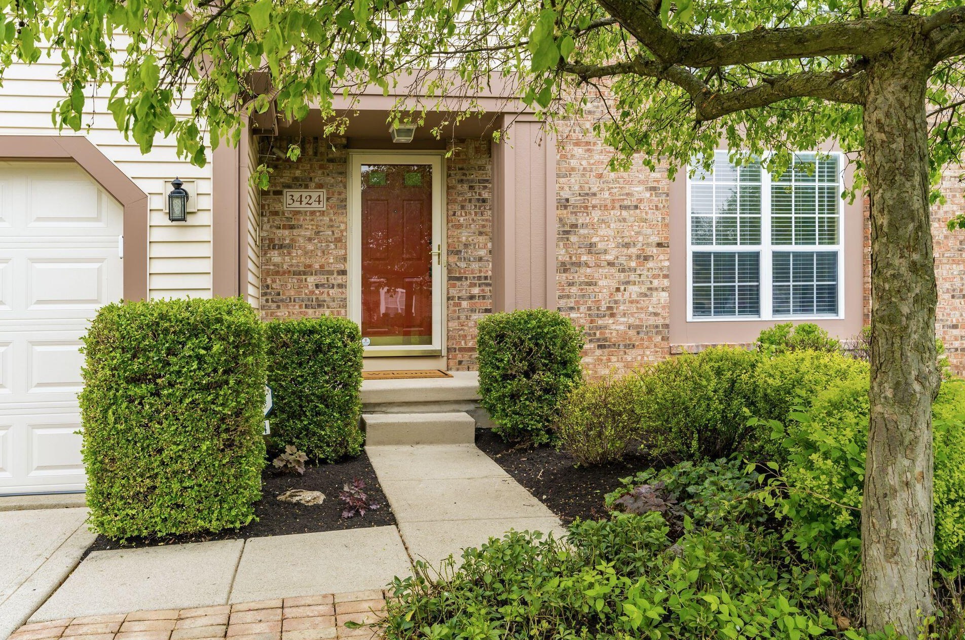 3424 Parkbrook Dr, Darbydale, OH 43123