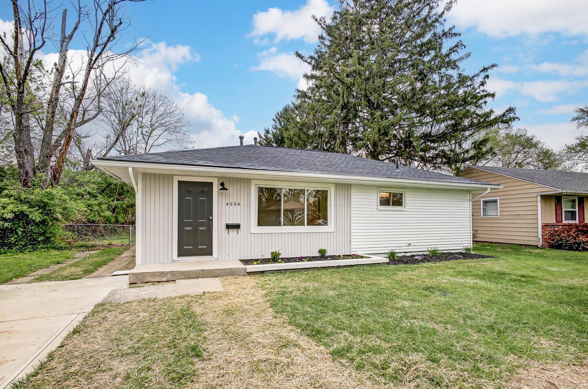 4554 Grimsby Rd, Columbus, OH 43227-1322