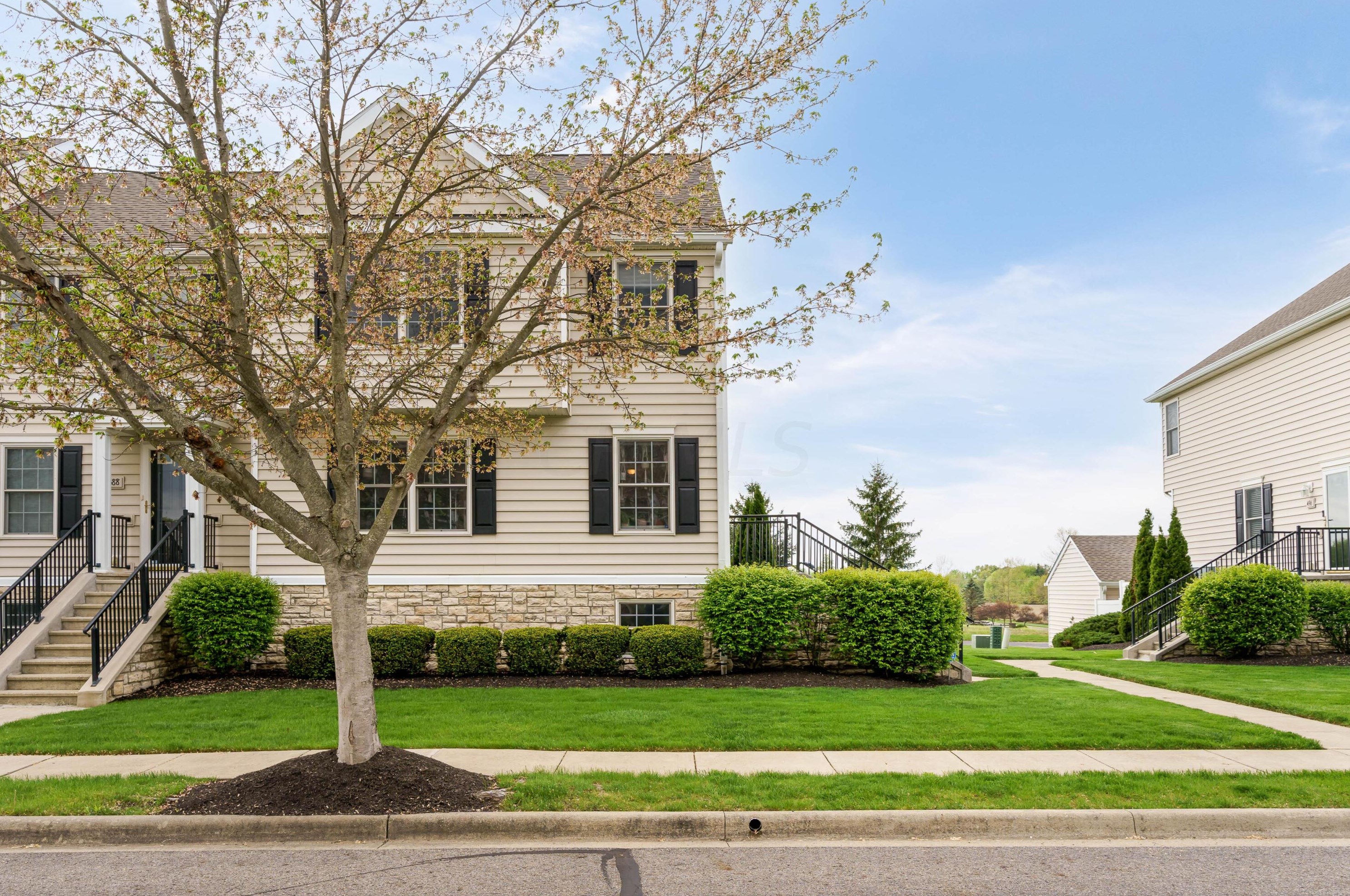492 Autumn Ridge Cir, Pickerington, OH 43147