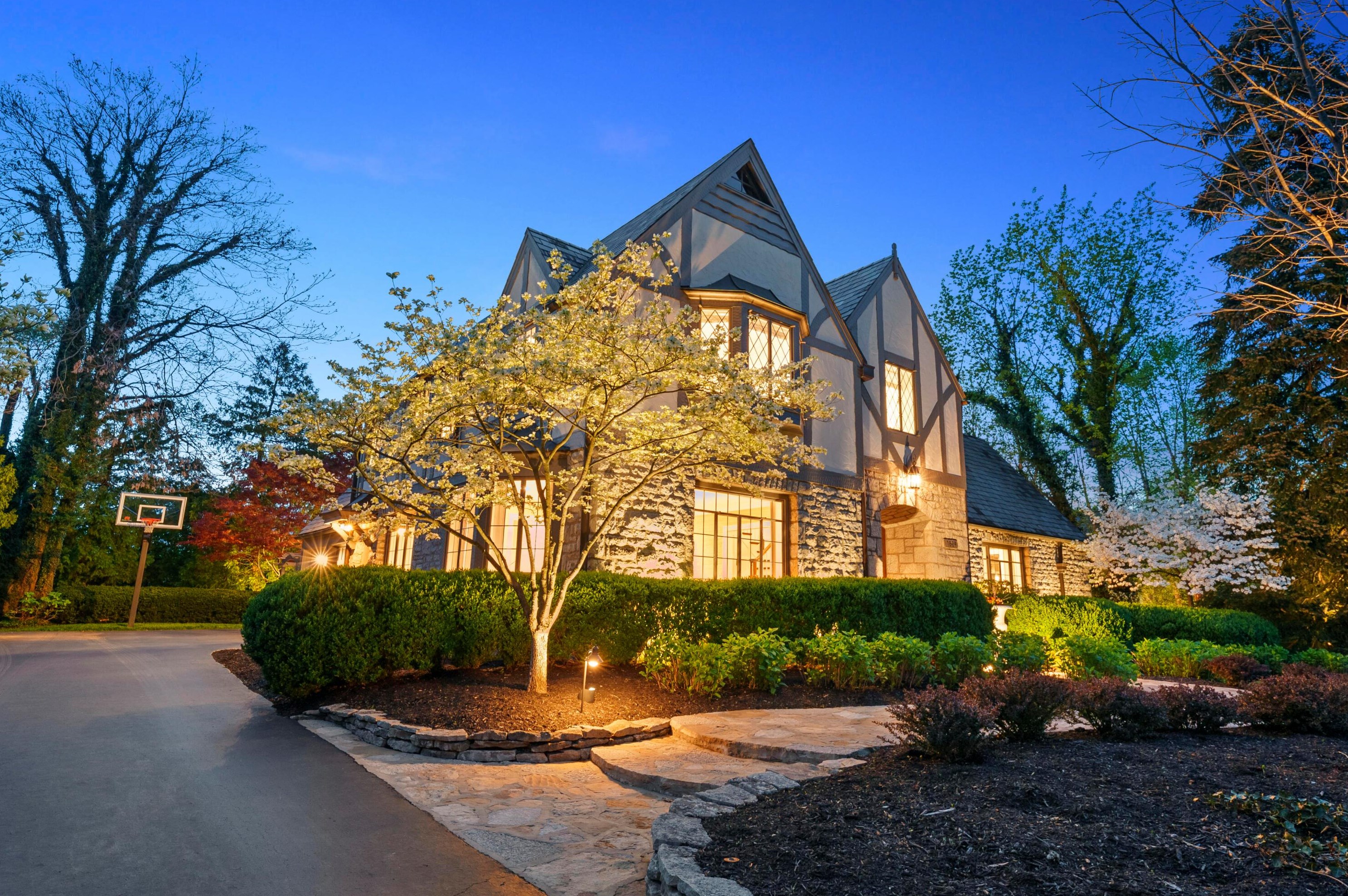 1809 Upper Chelsea Rd, Columbus, OH 43212