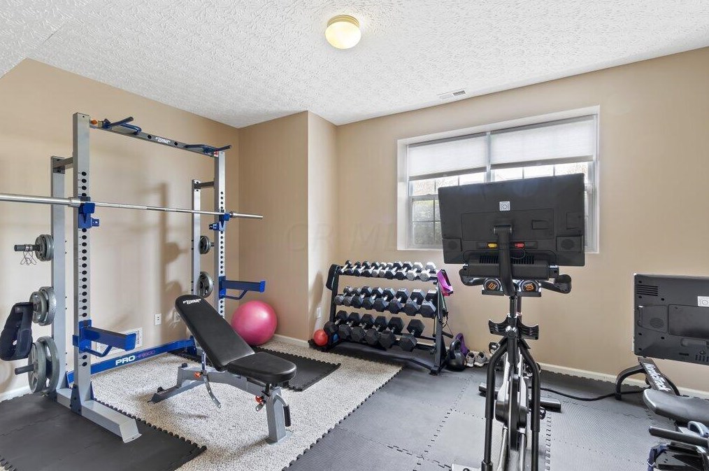 7952 Howell Dr, Westerville OH  43081-8046 exterior