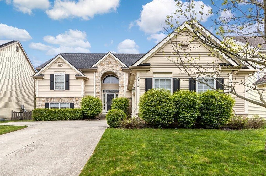 7952 Howell Dr, Westerville OH  43081-8046 exterior