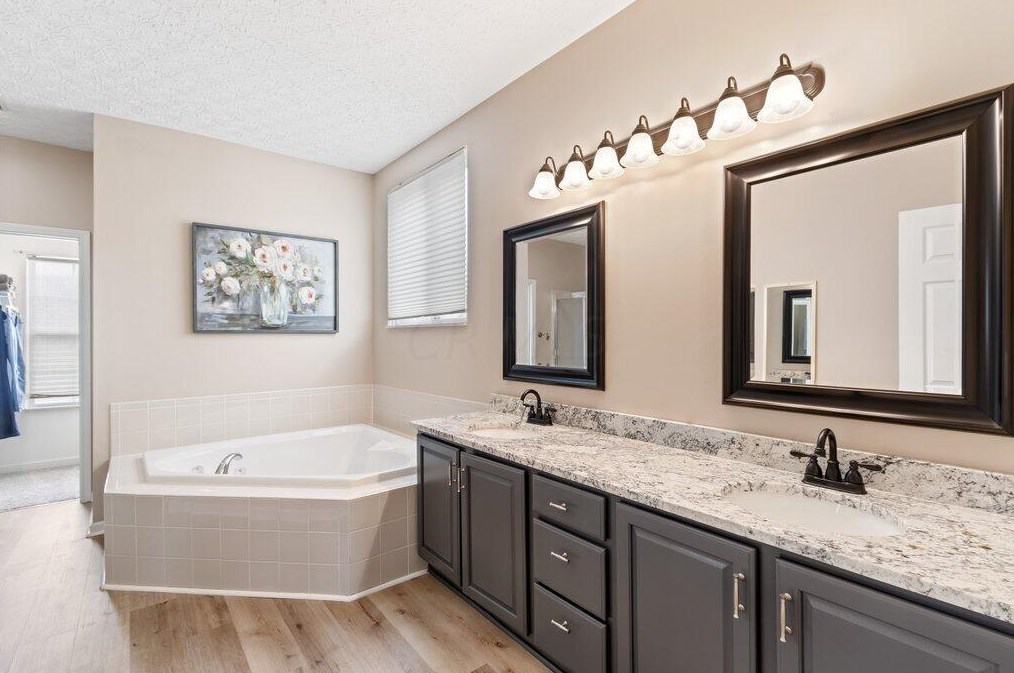 7952 Howell Dr, Westerville OH  43081-8046 exterior