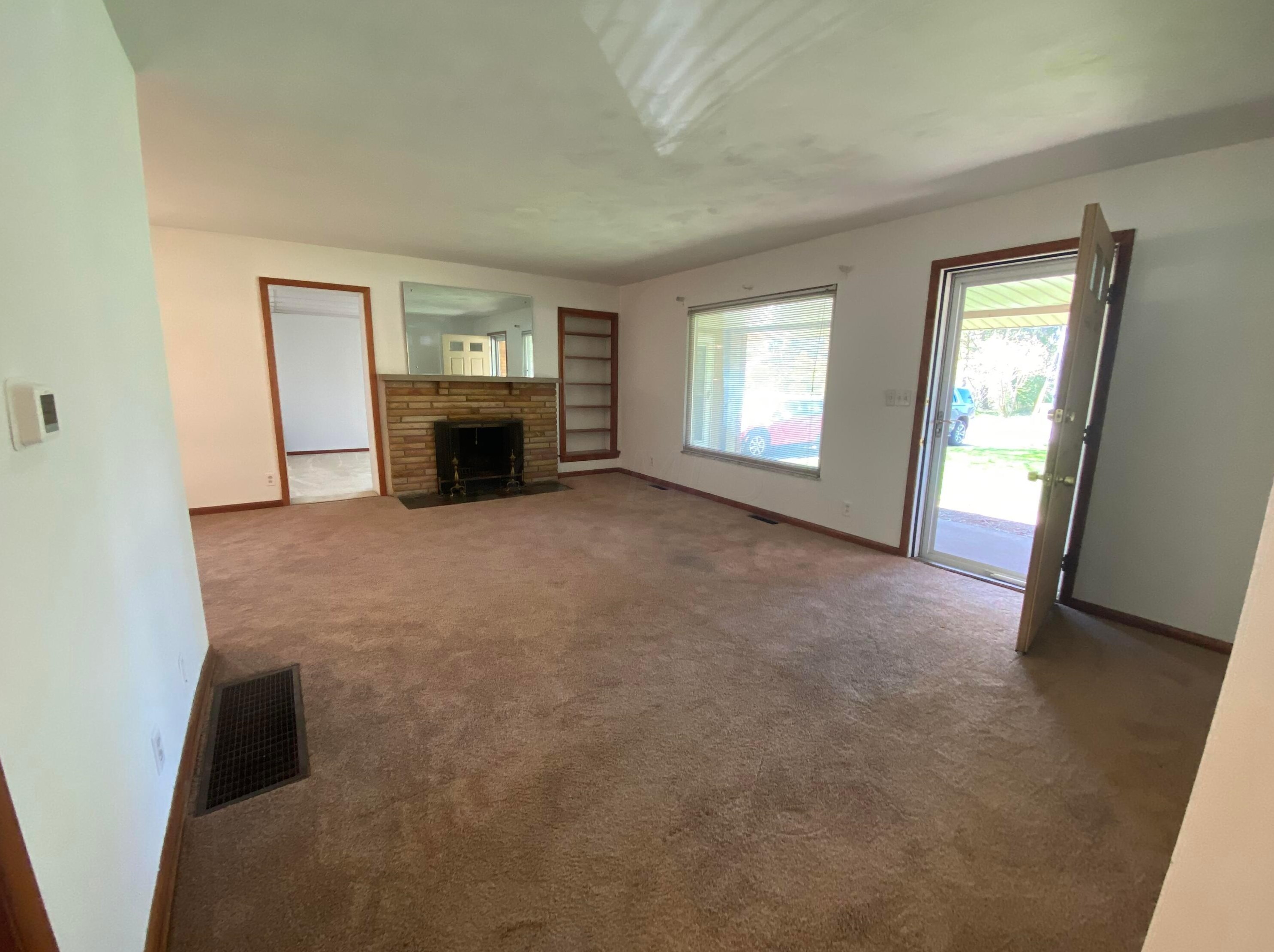 4326 Maize Rd, Columbus OH  43224-1952 exterior