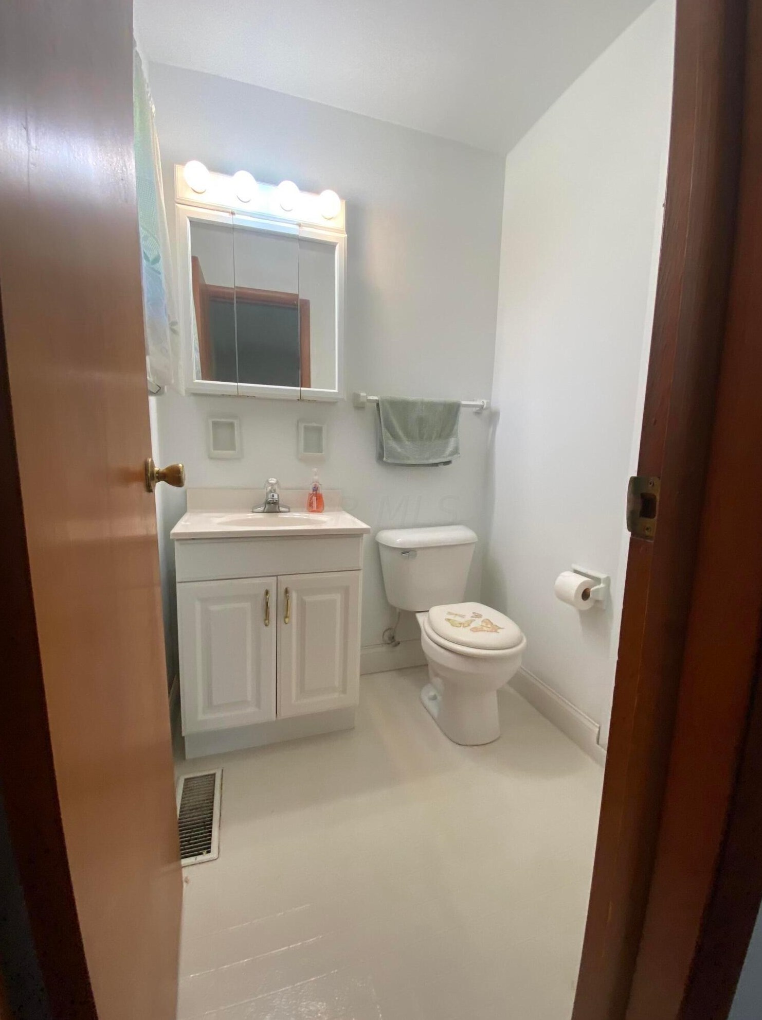 4326 Maize Rd, Columbus OH  43224-1952 exterior