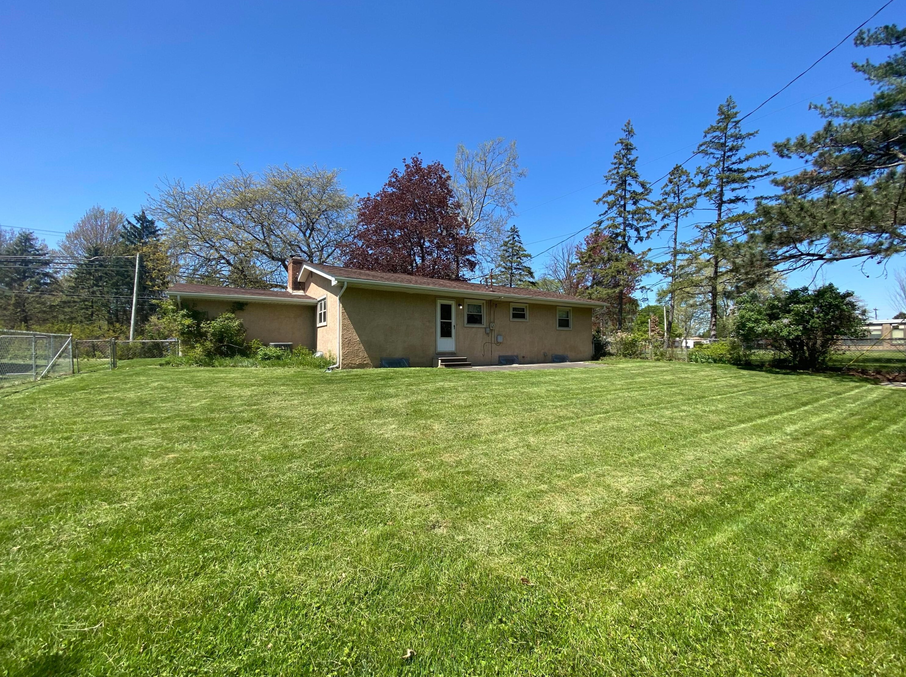 4326 Maize Rd, Columbus OH  43224-1952 exterior