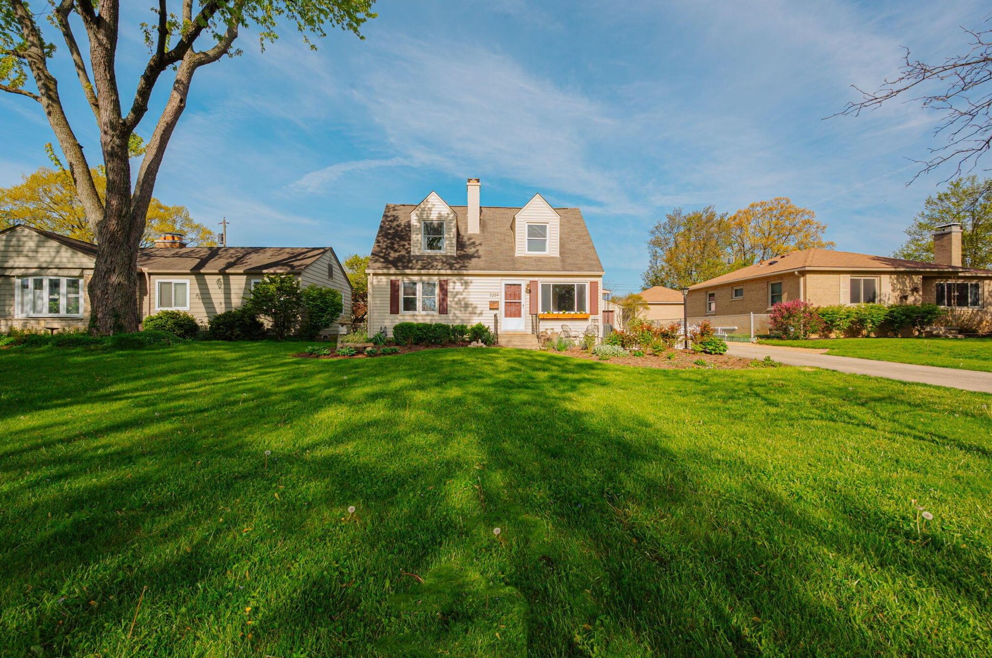 3259 Kenyon Rd, Columbus OH  43221-1809 exterior