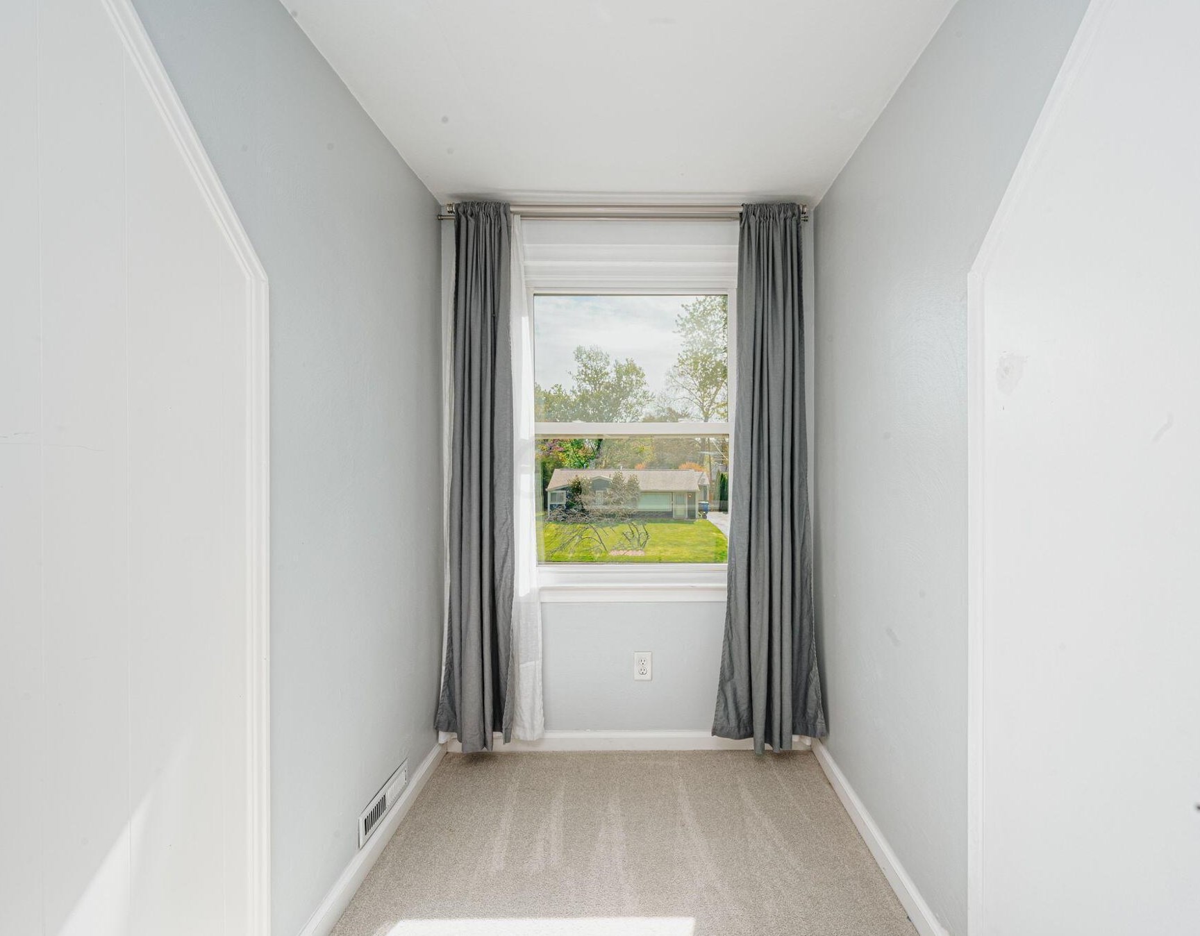 3259 Kenyon Rd, Columbus OH  43221-1809 exterior