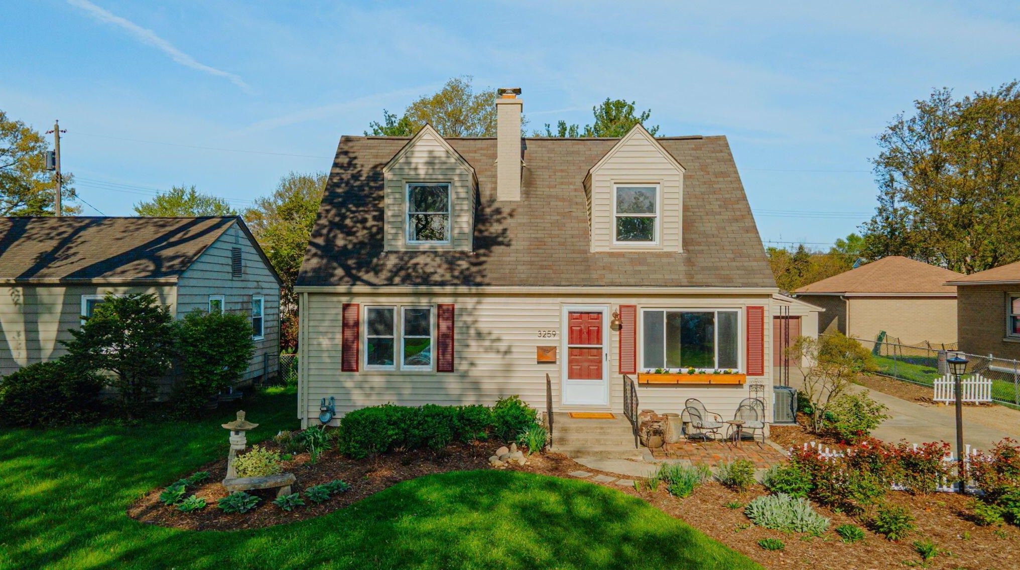 3259 Kenyon Rd, Columbus OH  43221-1809 exterior