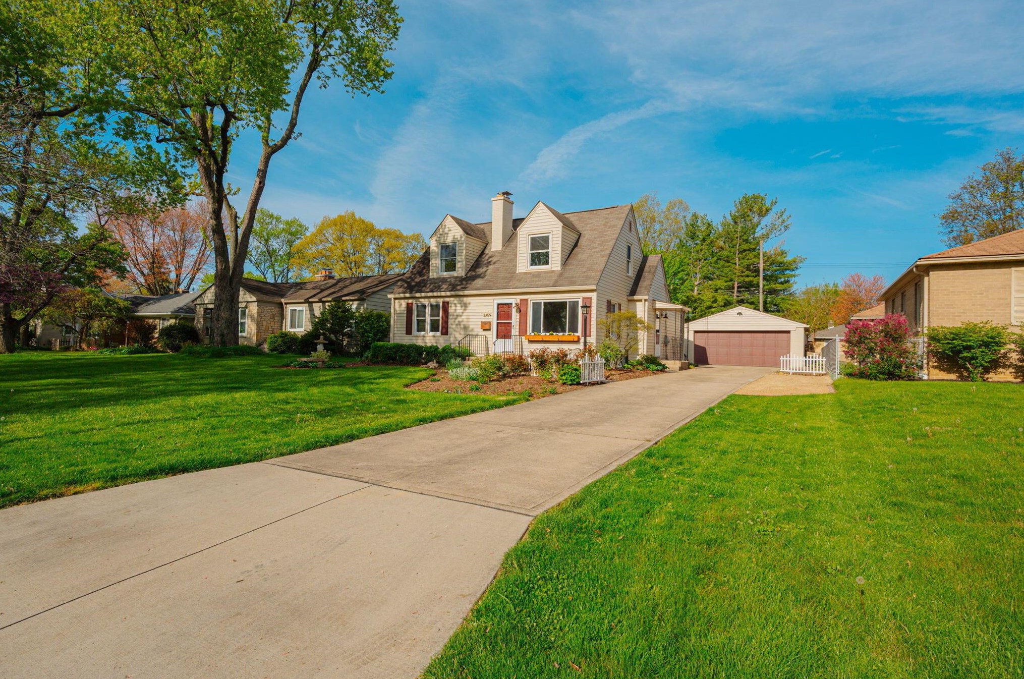 3259 Kenyon Rd, Columbus OH  43221-1809 exterior