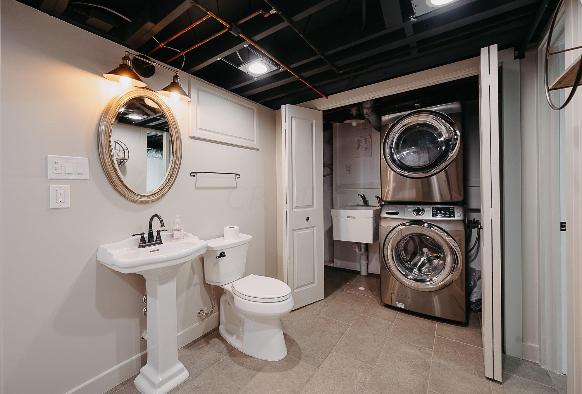 3259 Kenyon Rd, Columbus OH  43221-1809 exterior