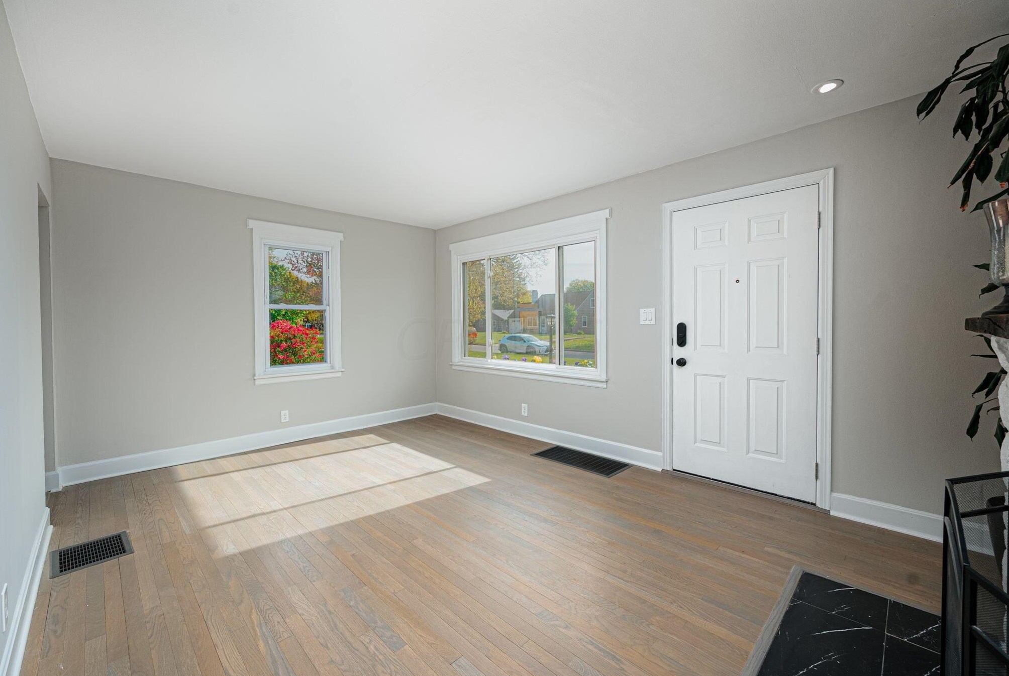 3259 Kenyon Rd, Columbus OH  43221-1809 exterior