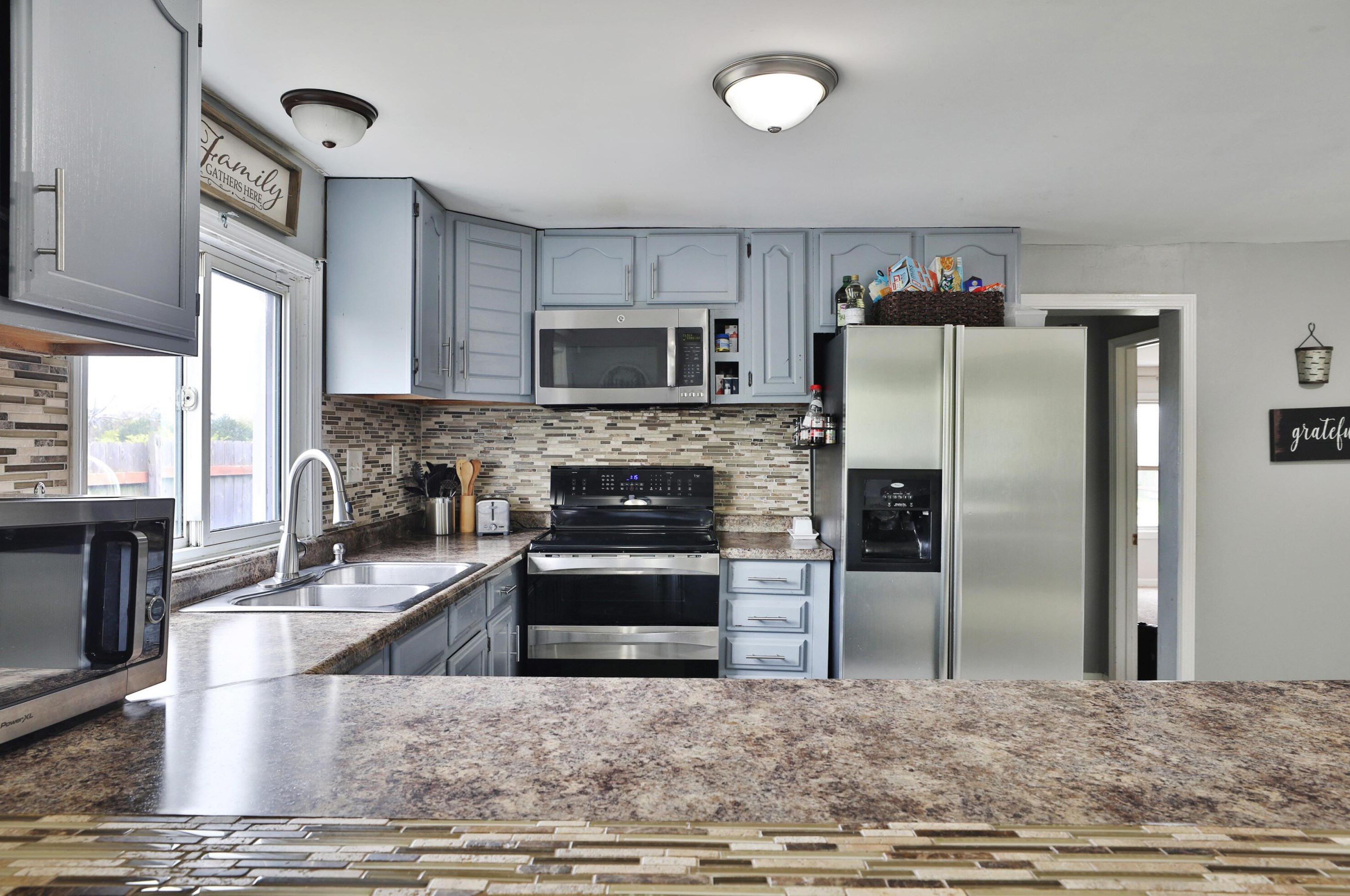 406 Emmit Ave, Columbus OH  43228-1961 exterior