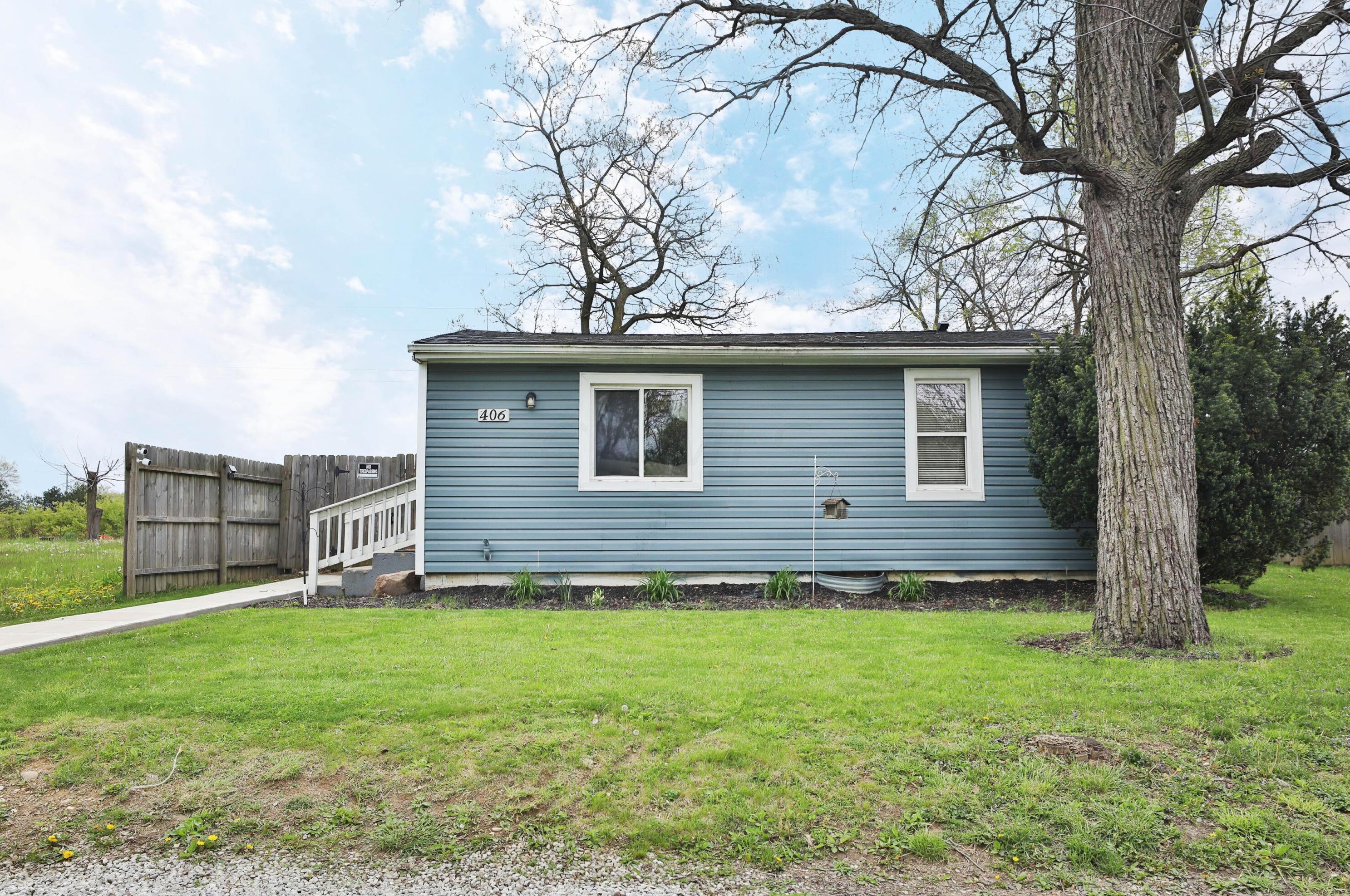 406 Emmit Ave, Columbus OH  43228-1961 exterior