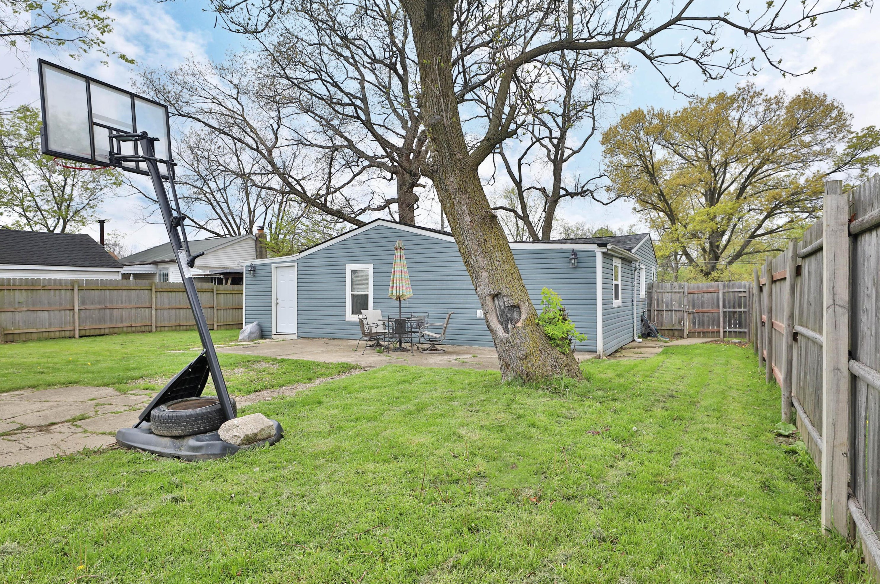 406 Emmit Ave, Columbus OH  43228-1961 exterior