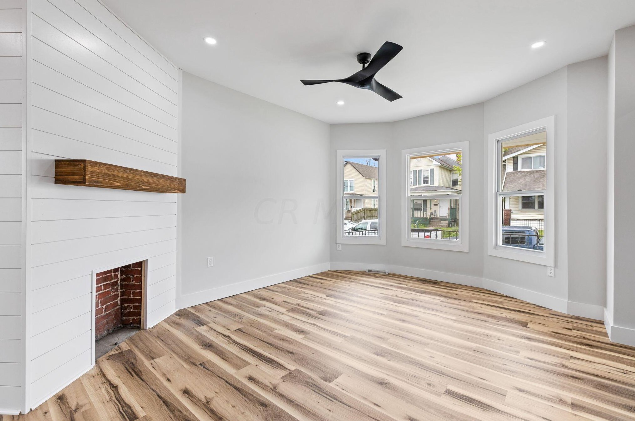 160 Warren Ave, Columbus OH  43204-3054 exterior