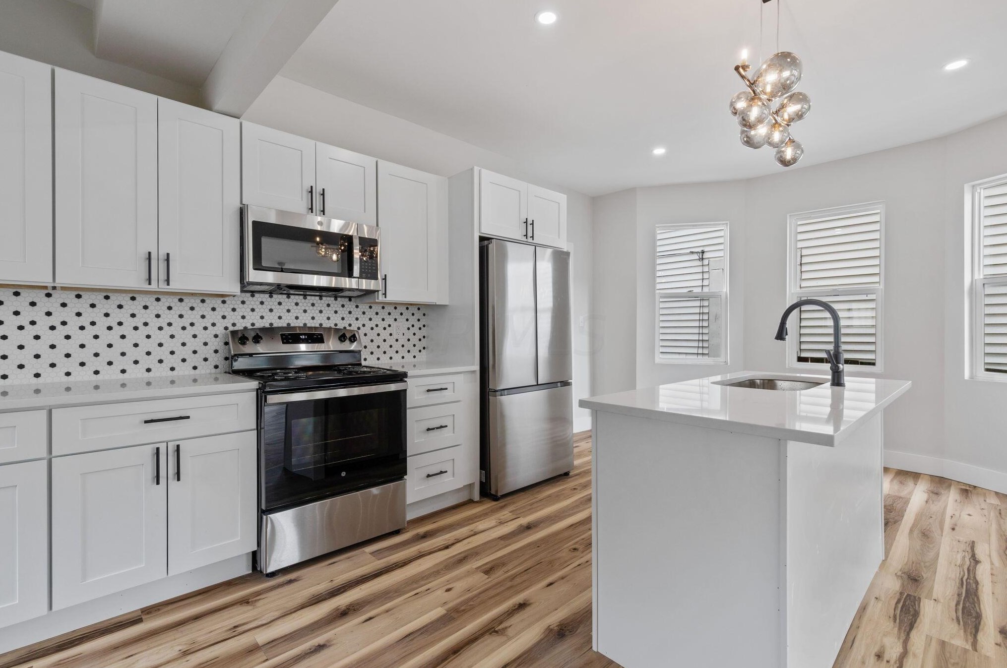 160 Warren Ave, Columbus OH  43204-3054 exterior