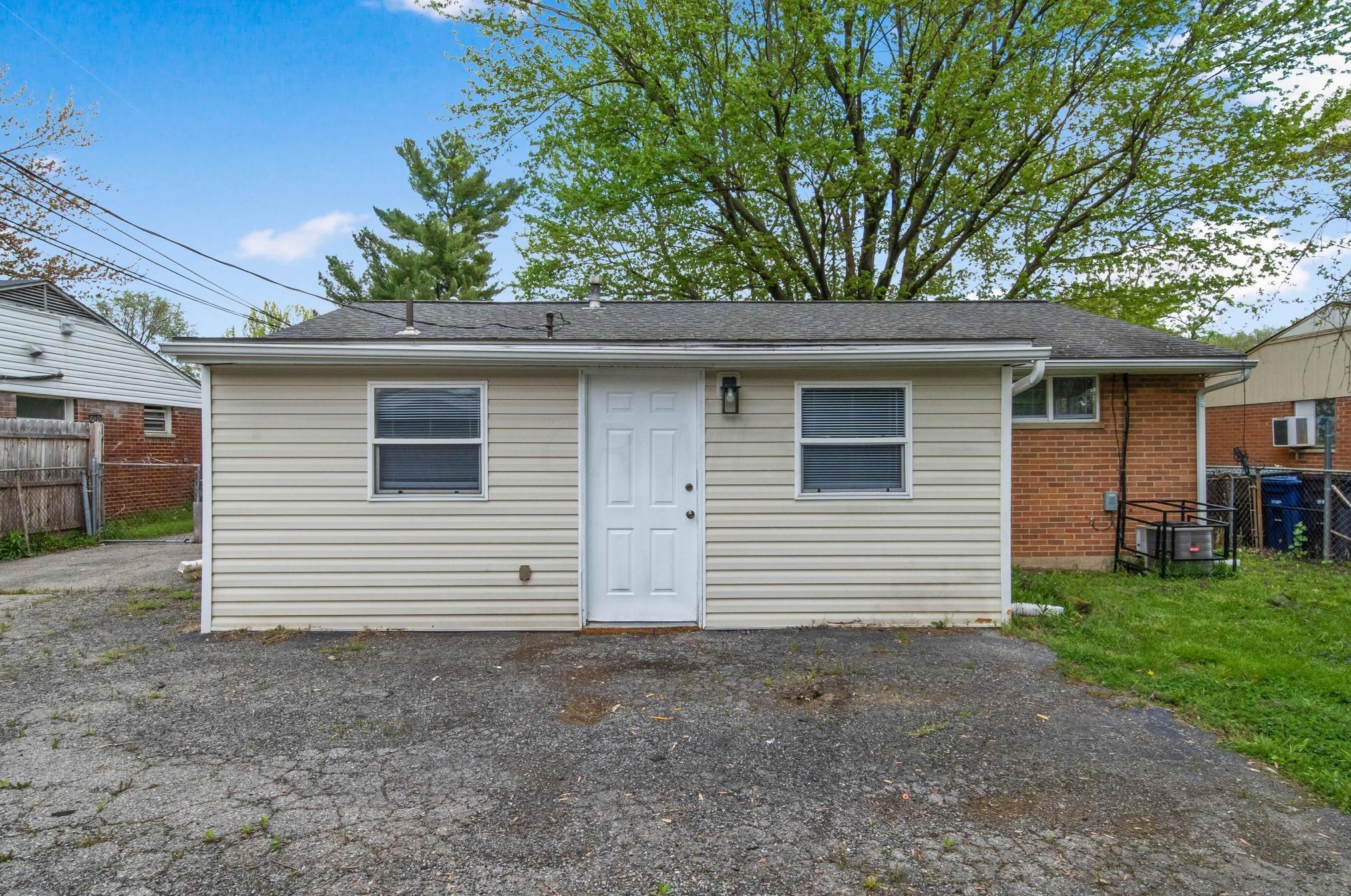 1603 Vilardo Ln, Columbus OH 43227-3630 exterior