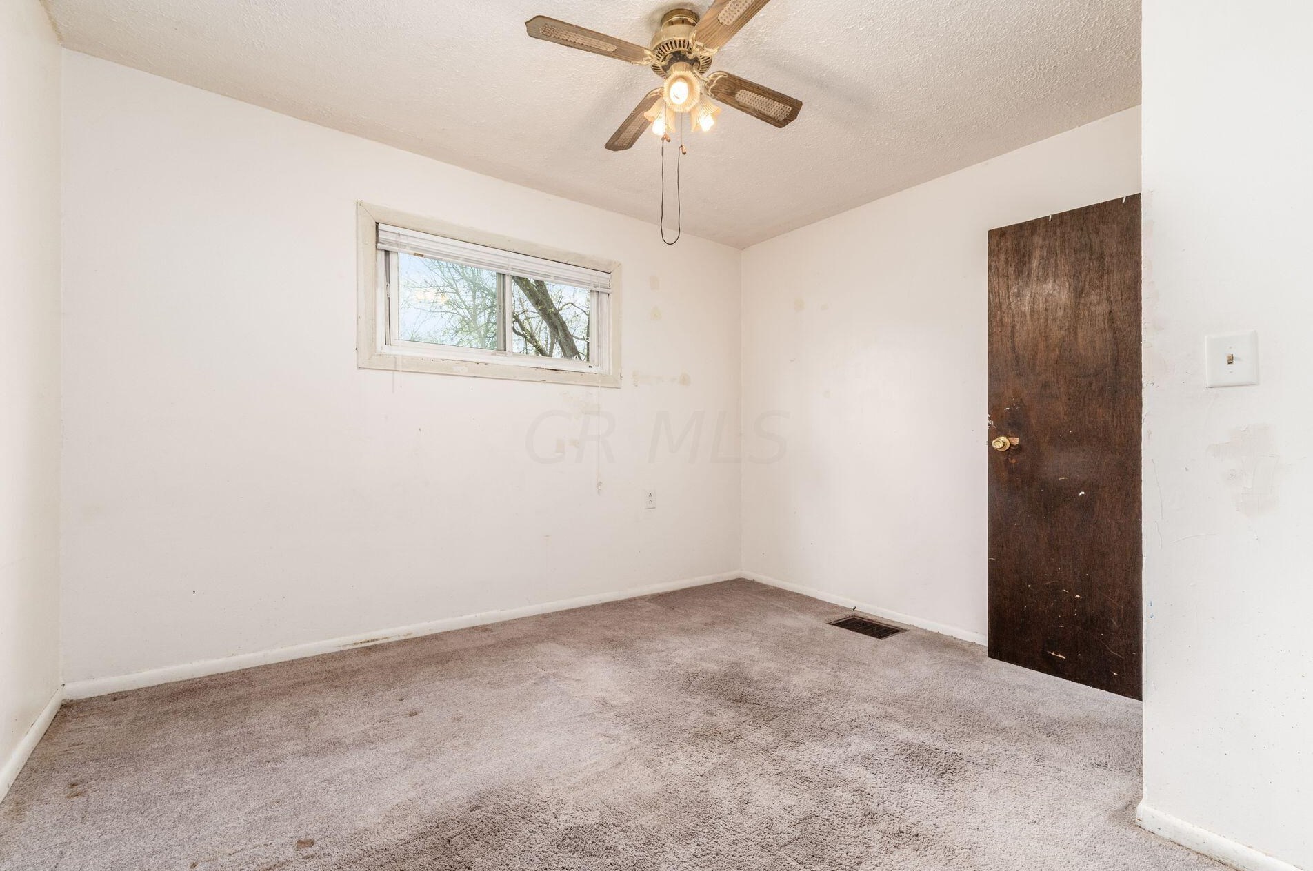 2181 Sagamore Rd, Columbus OH  43219-1285 exterior